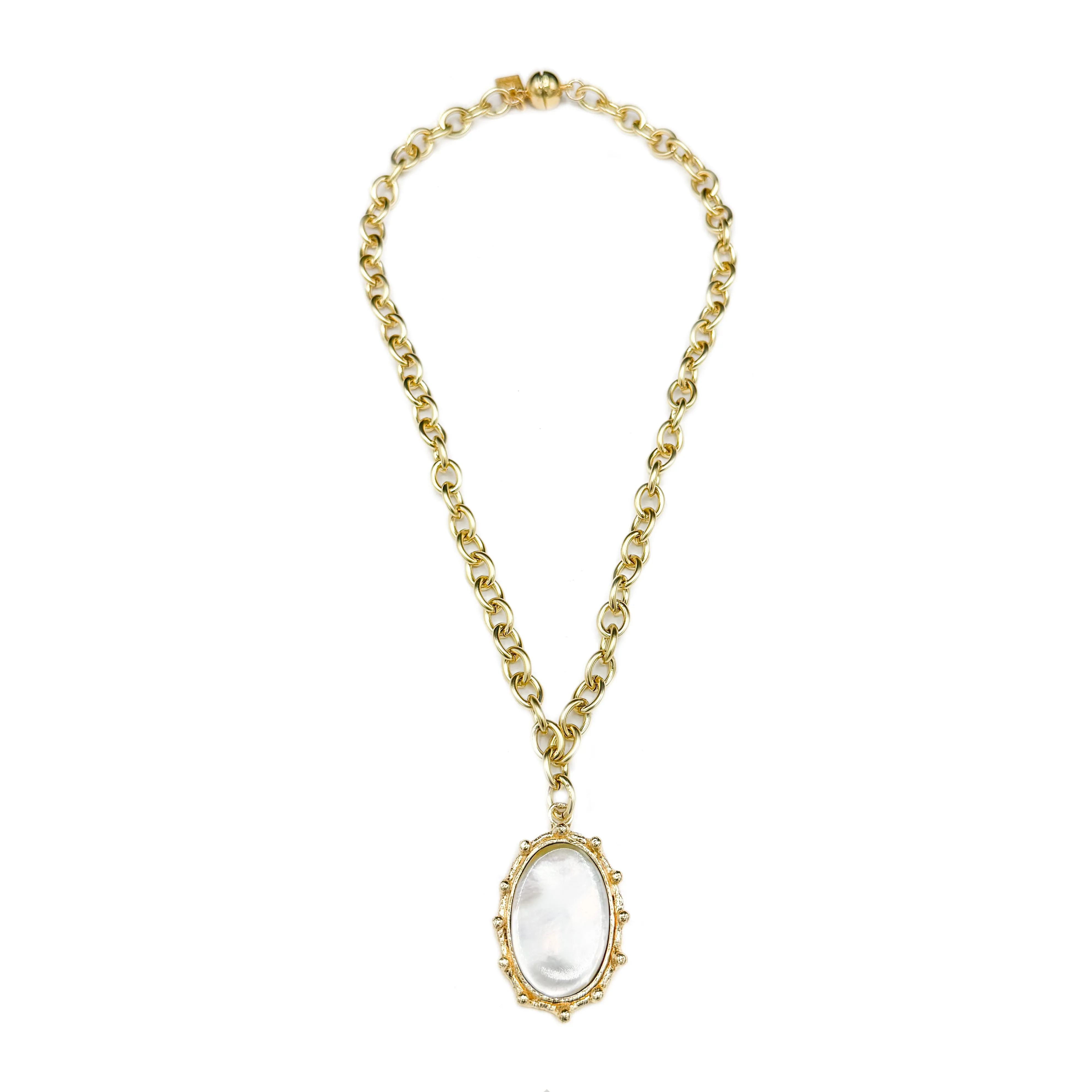 146-MOP-G | OVAL SHELL PEARL MEDALLION ON GOLD CHAIN