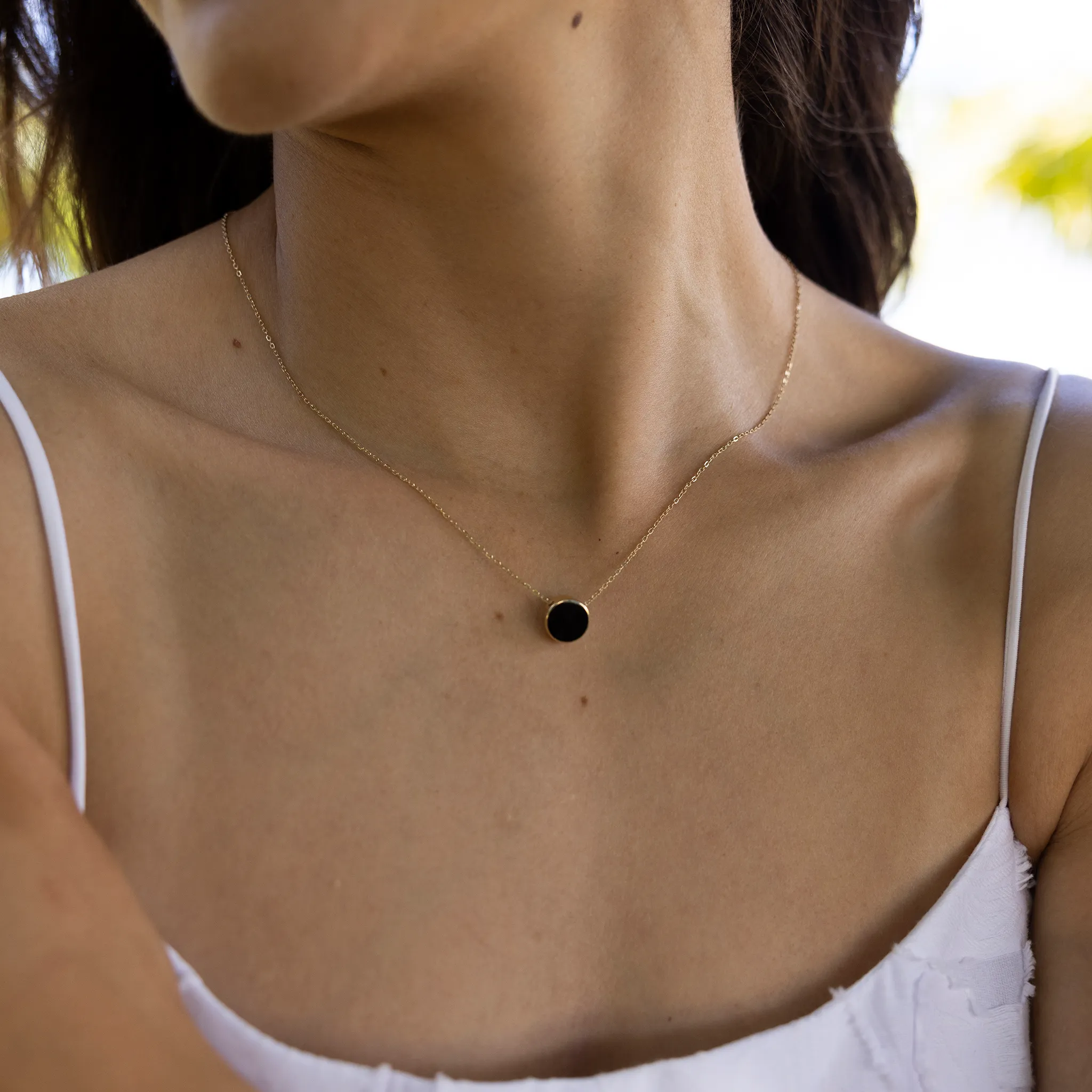 16-18" Adjustable Eclipse Flipside Black Coral & Mother of Pearl Necklace in Gold - 9mm