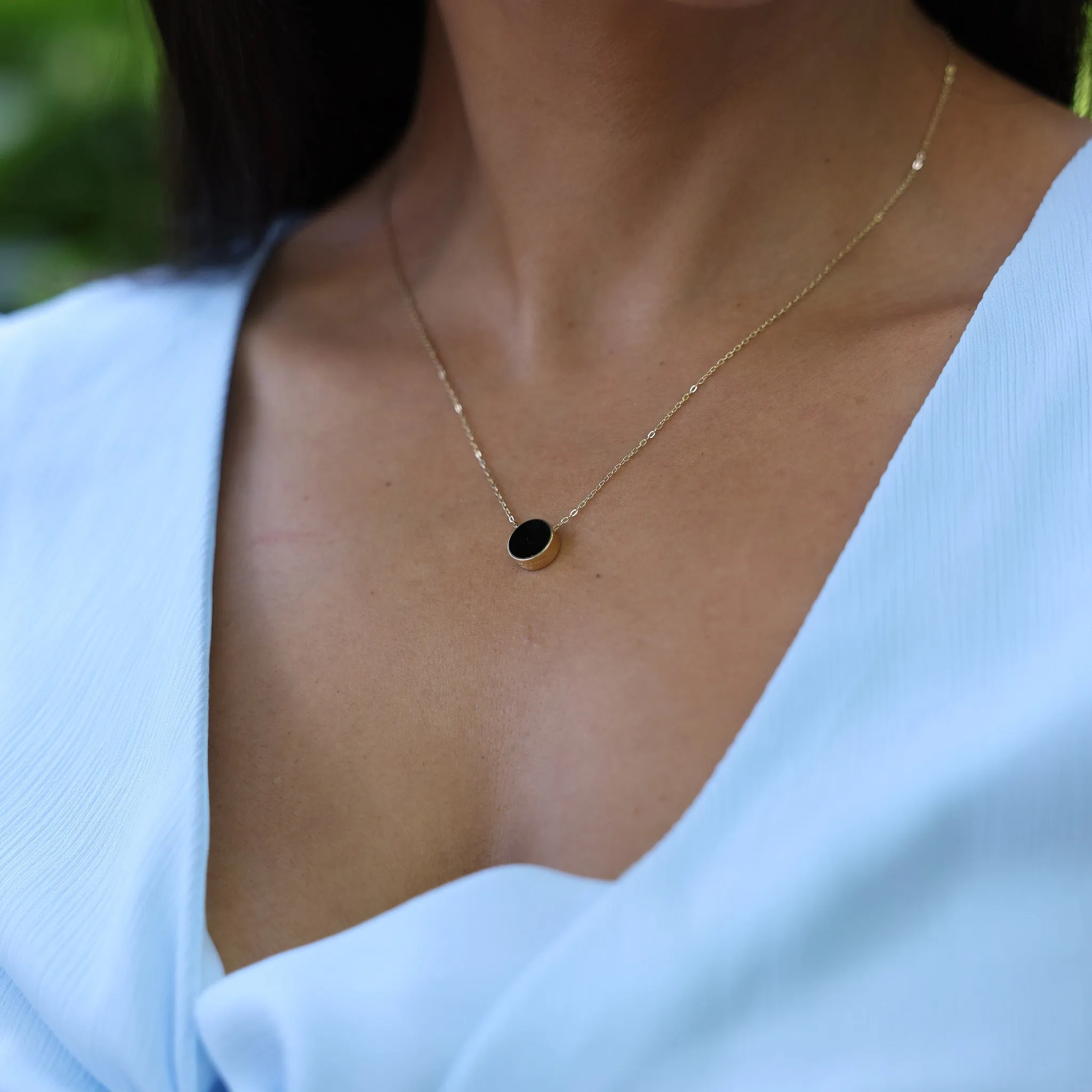 16-18" Adjustable Eclipse Flipside Black Coral & Mother of Pearl Necklace in Gold - 9mm