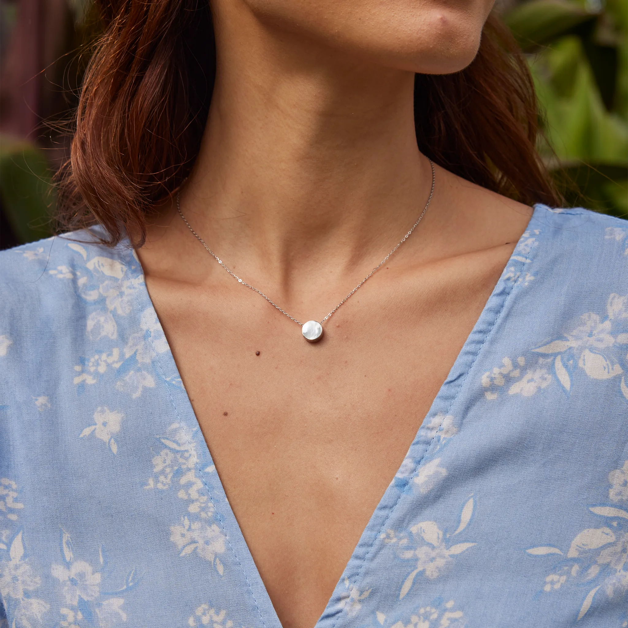 16-18" Adjustable Eclipse Flipside Black Coral & Mother of Pearl Necklace in White Gold - 9mm