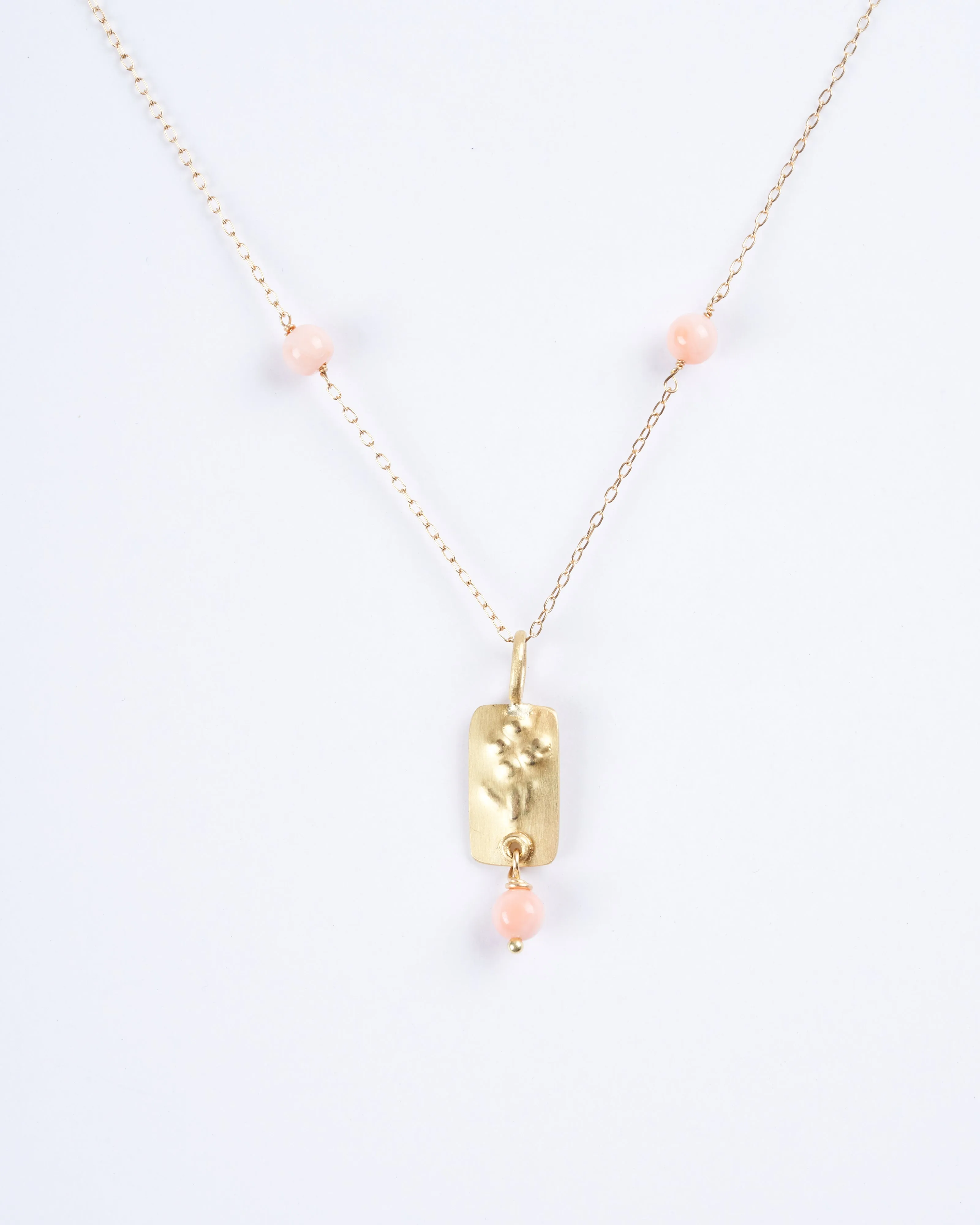 18k yellow gold pendant necklace with coral beads - gold