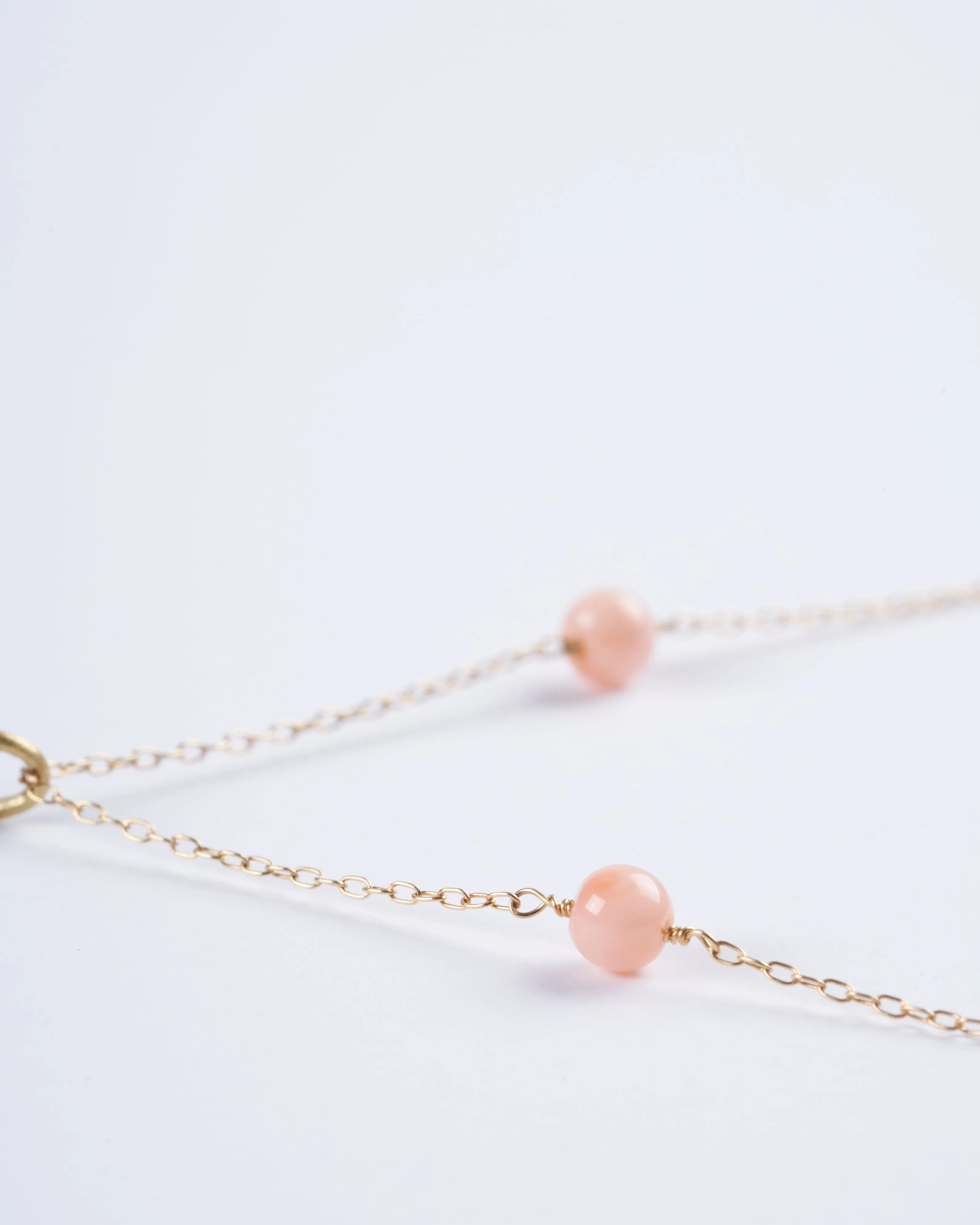 18k yellow gold pendant necklace with coral beads - gold