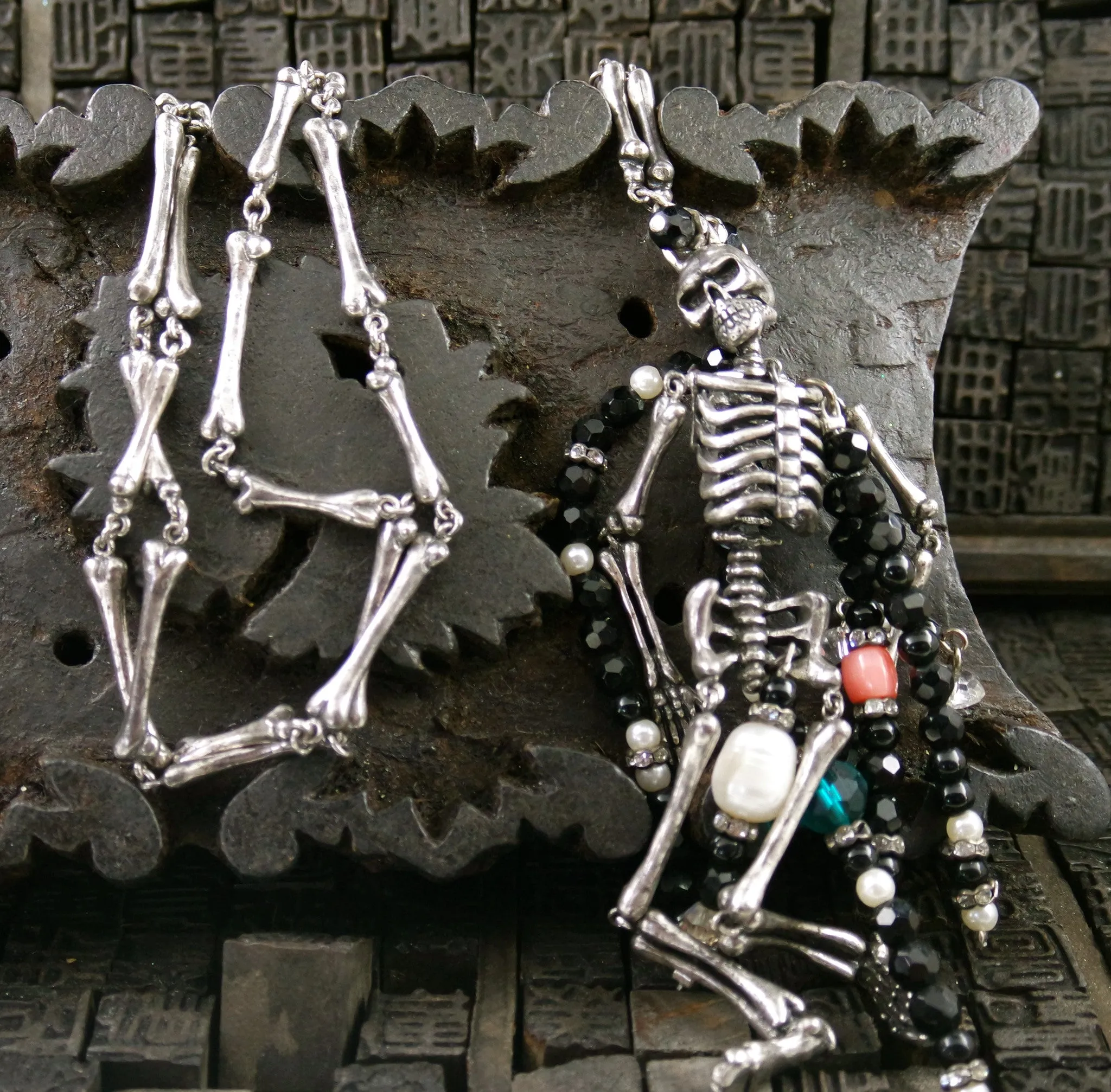 Appartement a Louer Skeleton Necklace