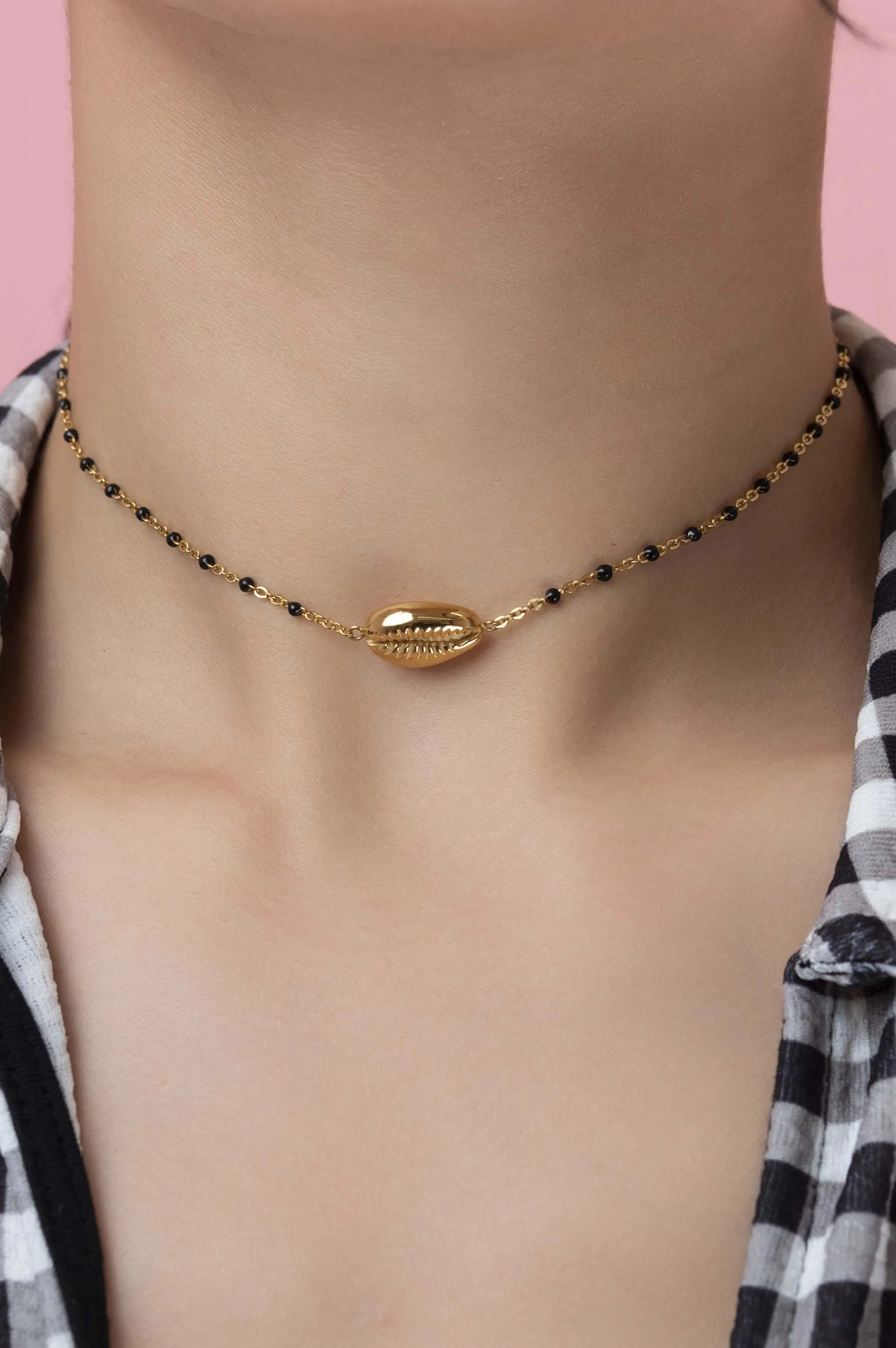 Black Bead Seashell Choker