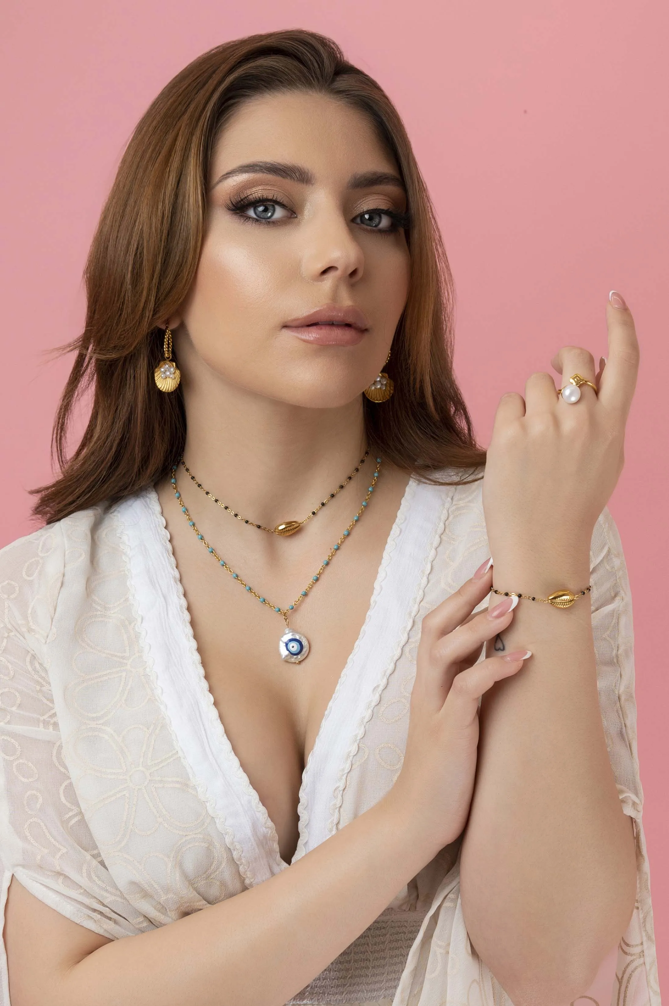 Black Bead Seashell Choker