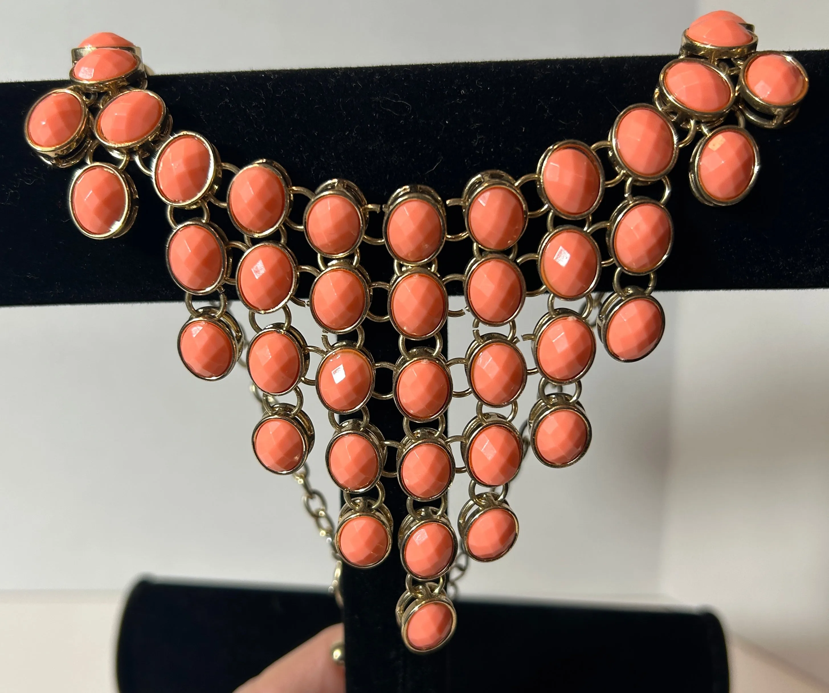 Bold Coral Statement Bib Necklace with Gold-Tone Metal Setting – Retro Inspired Fashion Jewelry