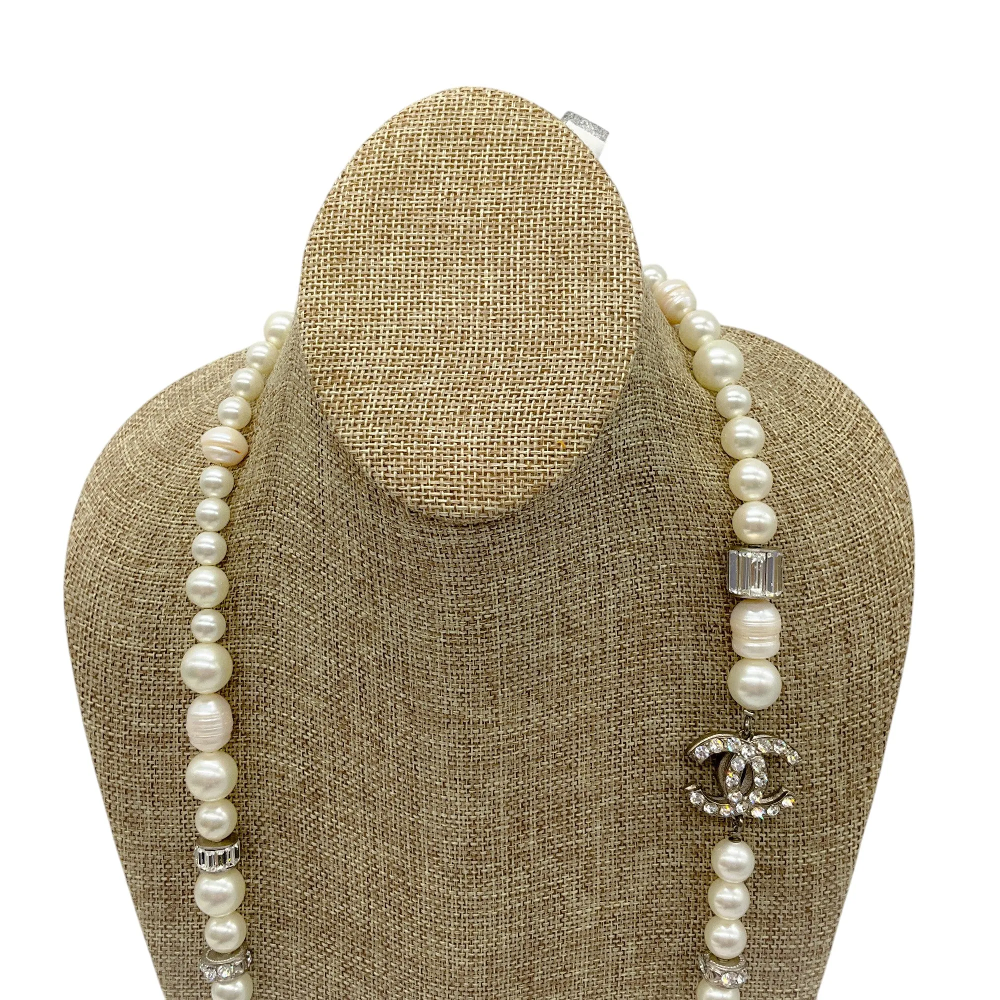 Chanel Pearl 2006 CC Logo Crystal Embellished Strass Necklace