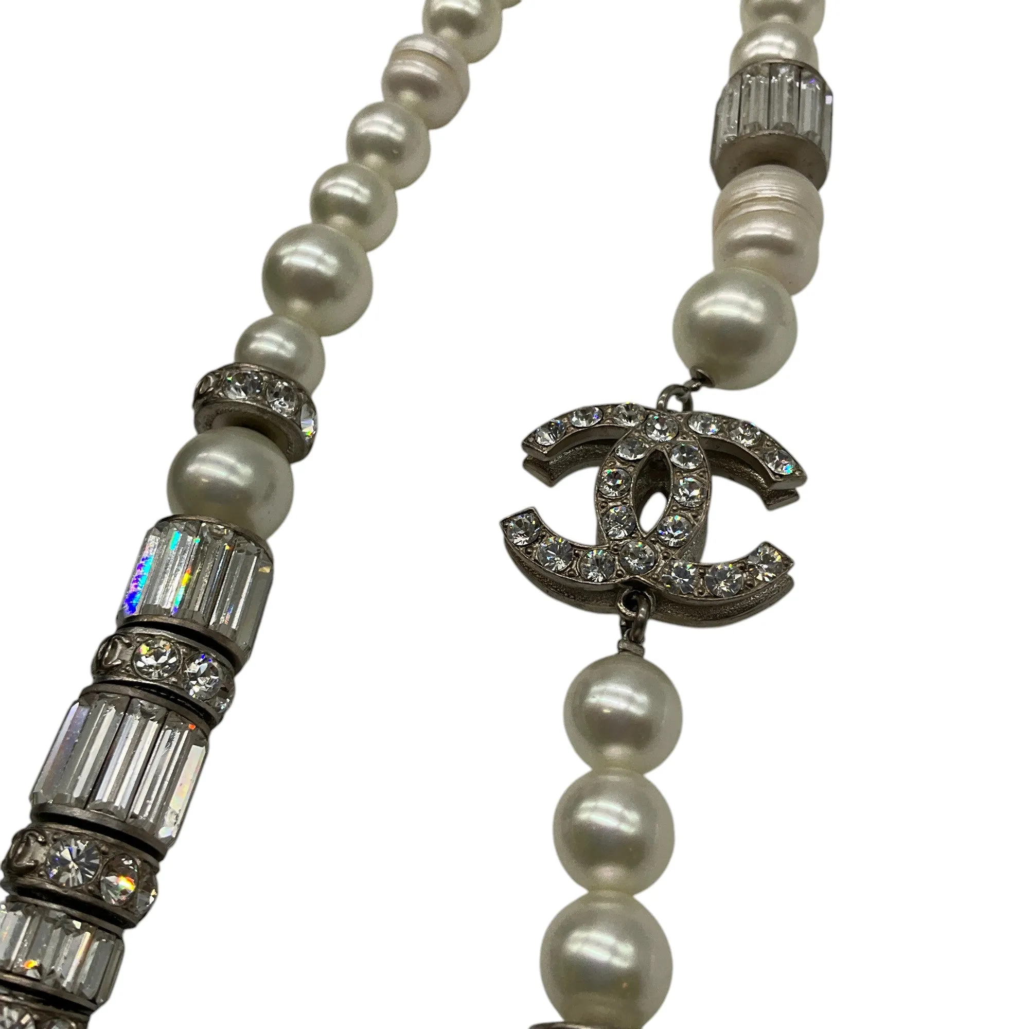 Chanel Pearl 2006 CC Logo Crystal Embellished Strass Necklace