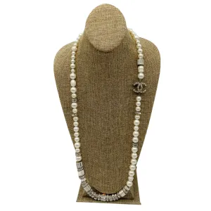 Chanel Pearl 2006 CC Logo Crystal Embellished Strass Necklace