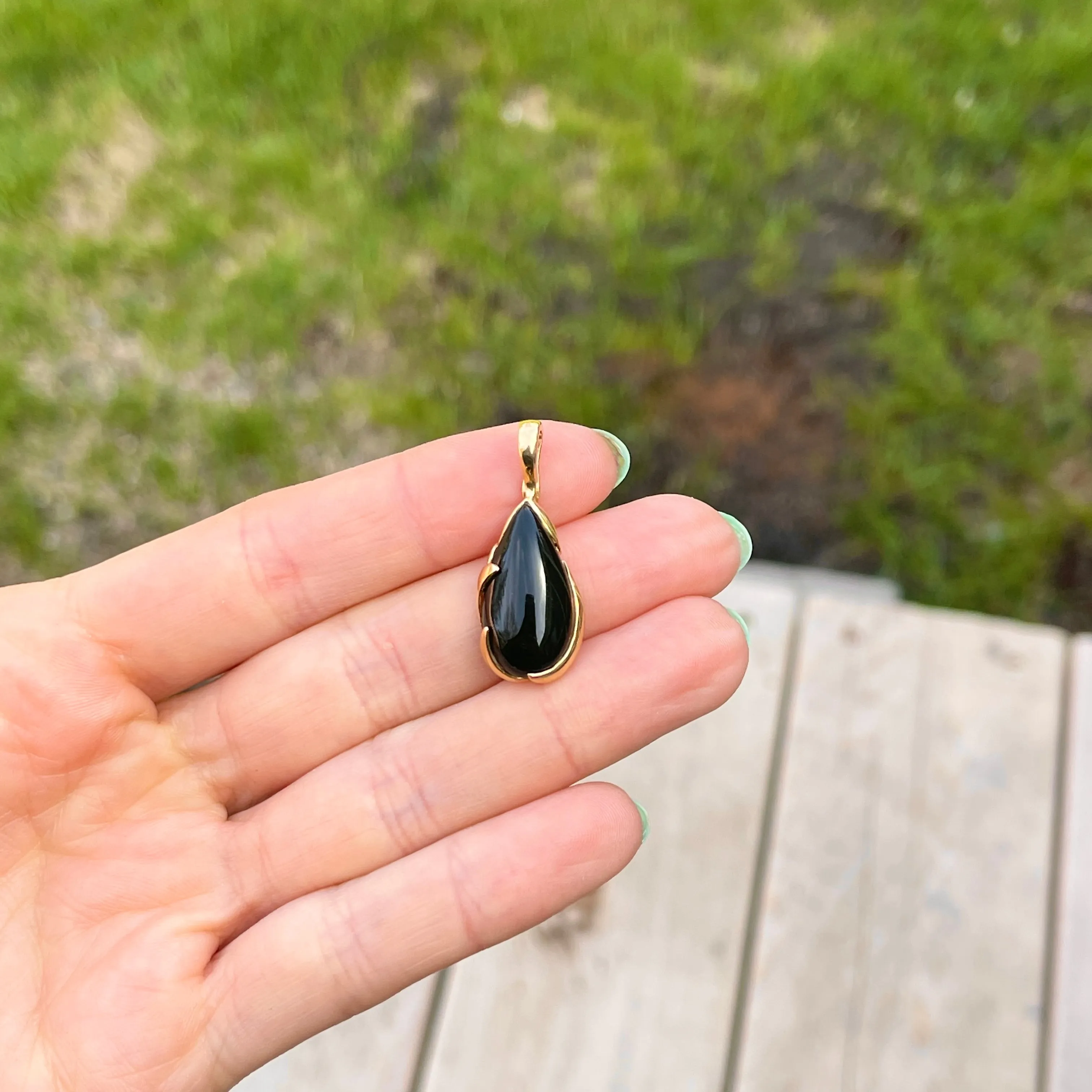 Estate 14KT Yellow Gold Detailed Black Onyx Teardrop Pendant Omega Slide