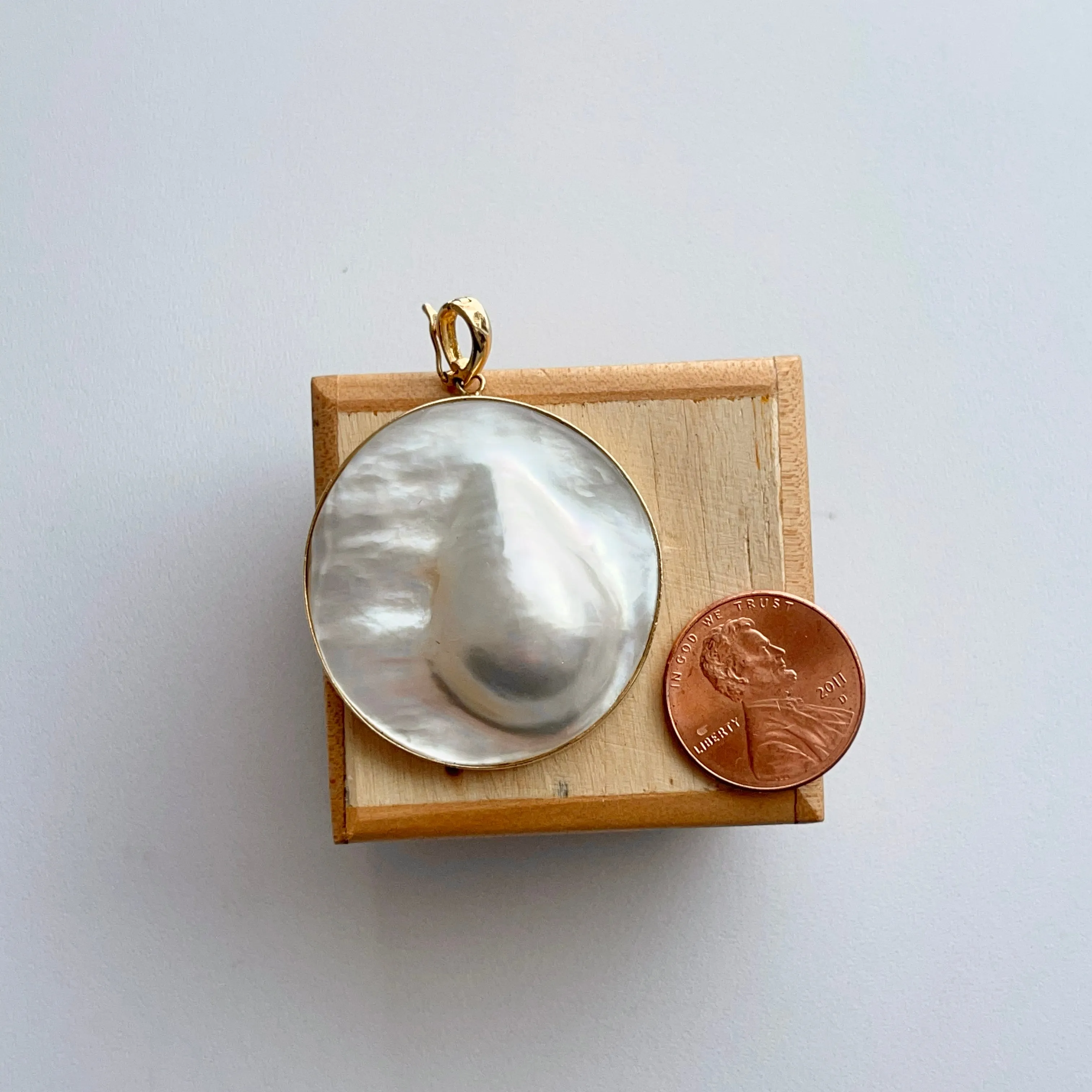 Estate 14KT Yellow Gold Genuine Mabe Blister Pearl Bezel Pendant