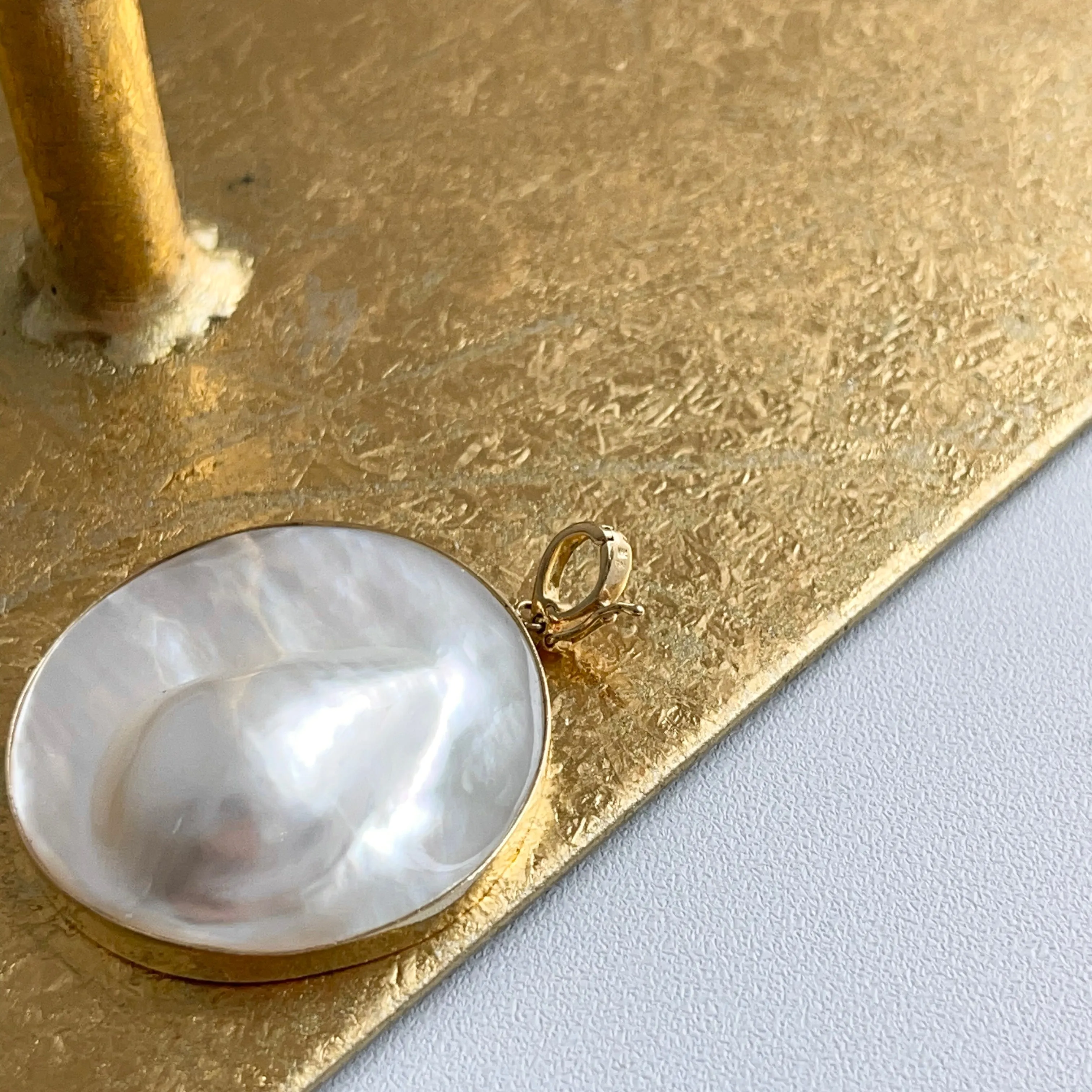 Estate 14KT Yellow Gold Genuine Mabe Blister Pearl Bezel Pendant