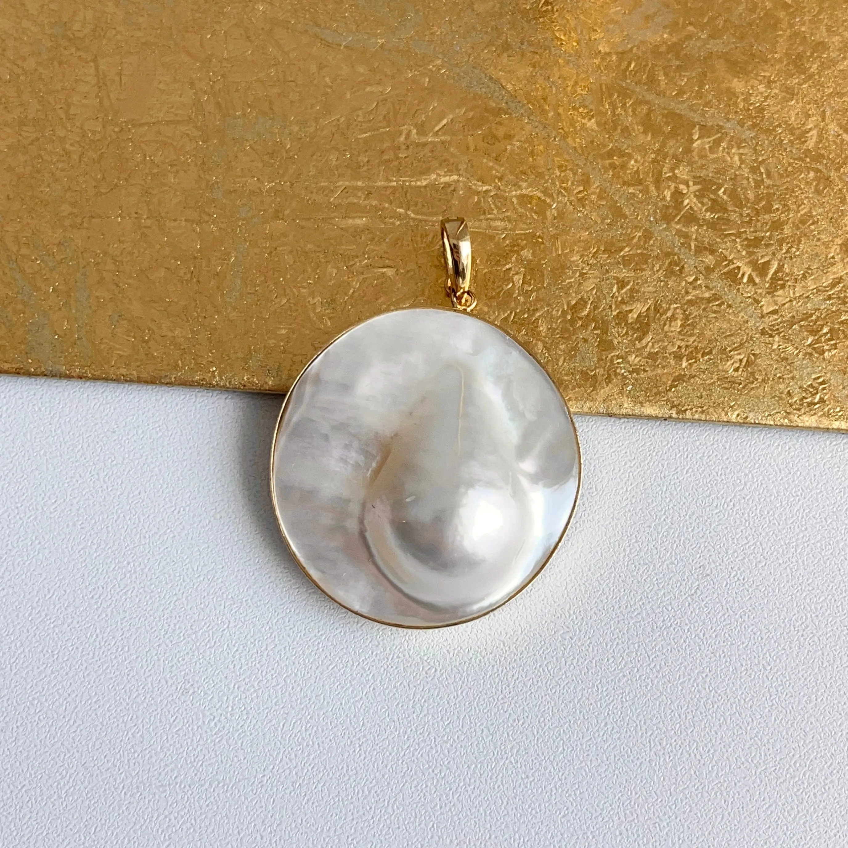 Estate 14KT Yellow Gold Genuine Mabe Blister Pearl Bezel Pendant