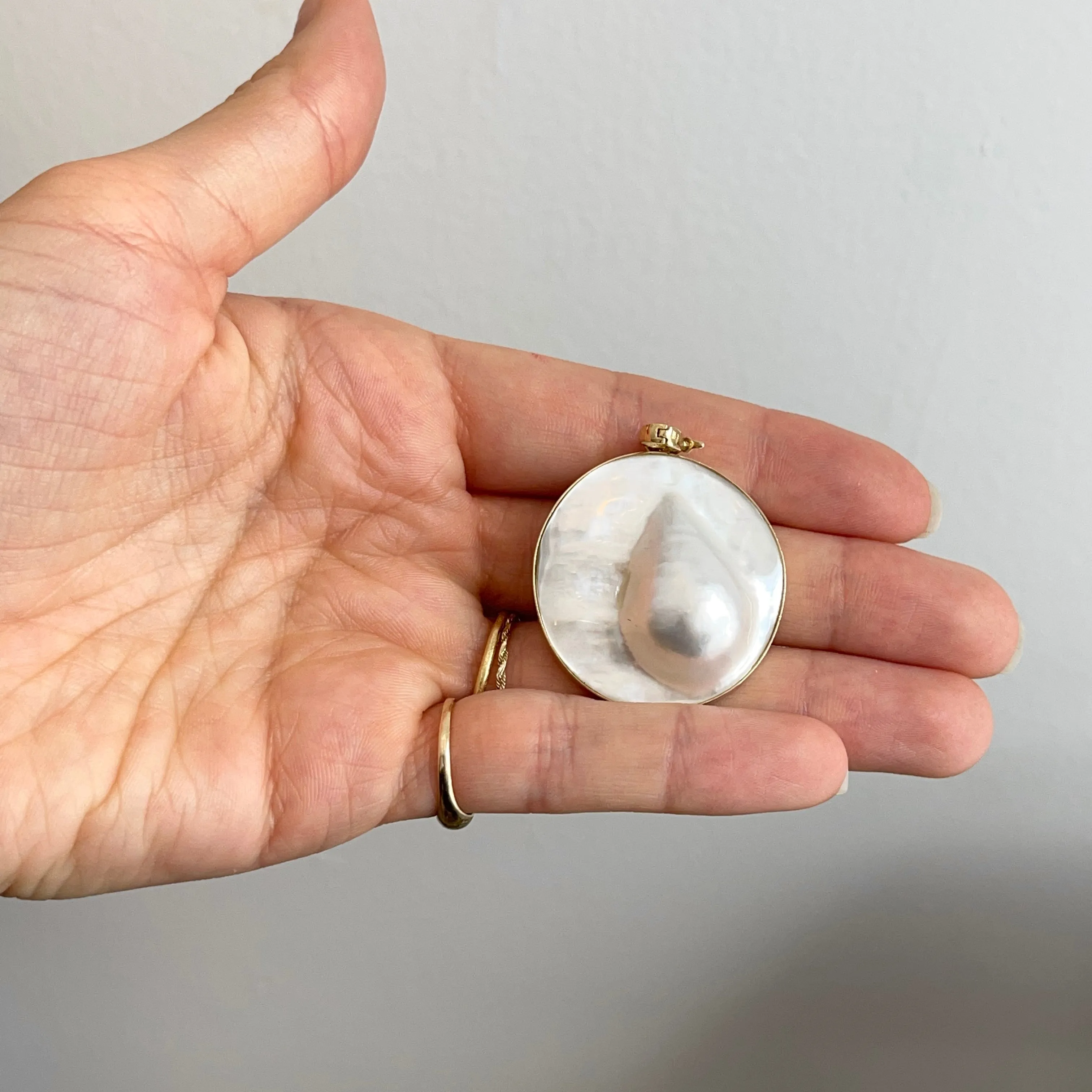 Estate 14KT Yellow Gold Genuine Mabe Blister Pearl Bezel Pendant