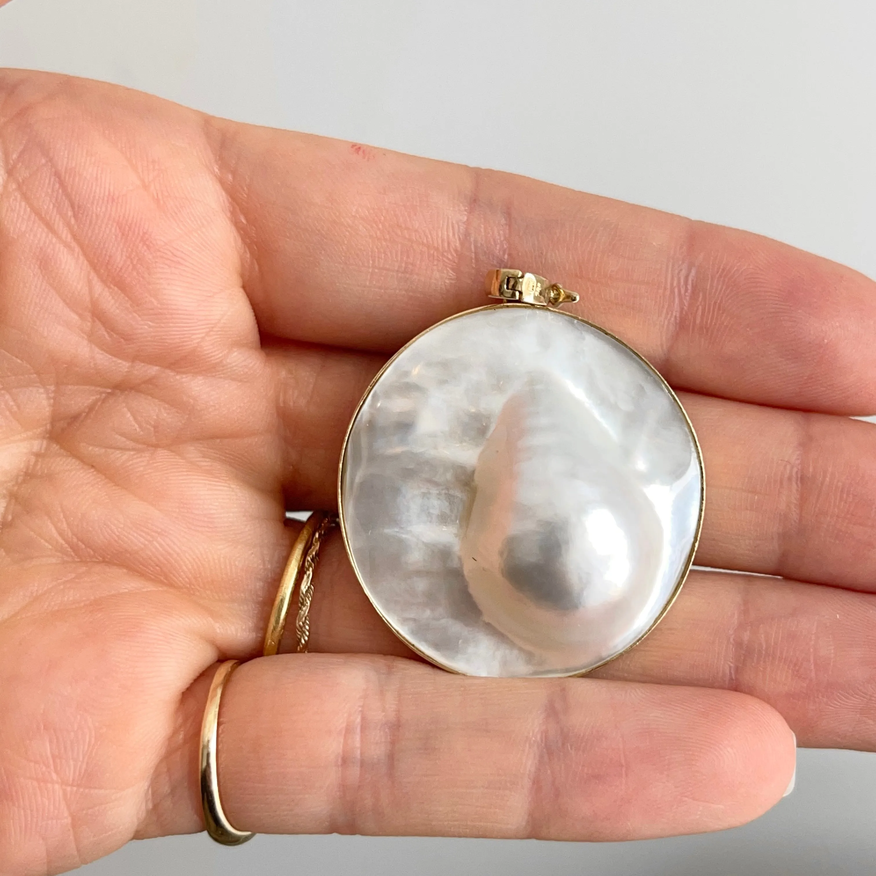Estate 14KT Yellow Gold Genuine Mabe Blister Pearl Bezel Pendant