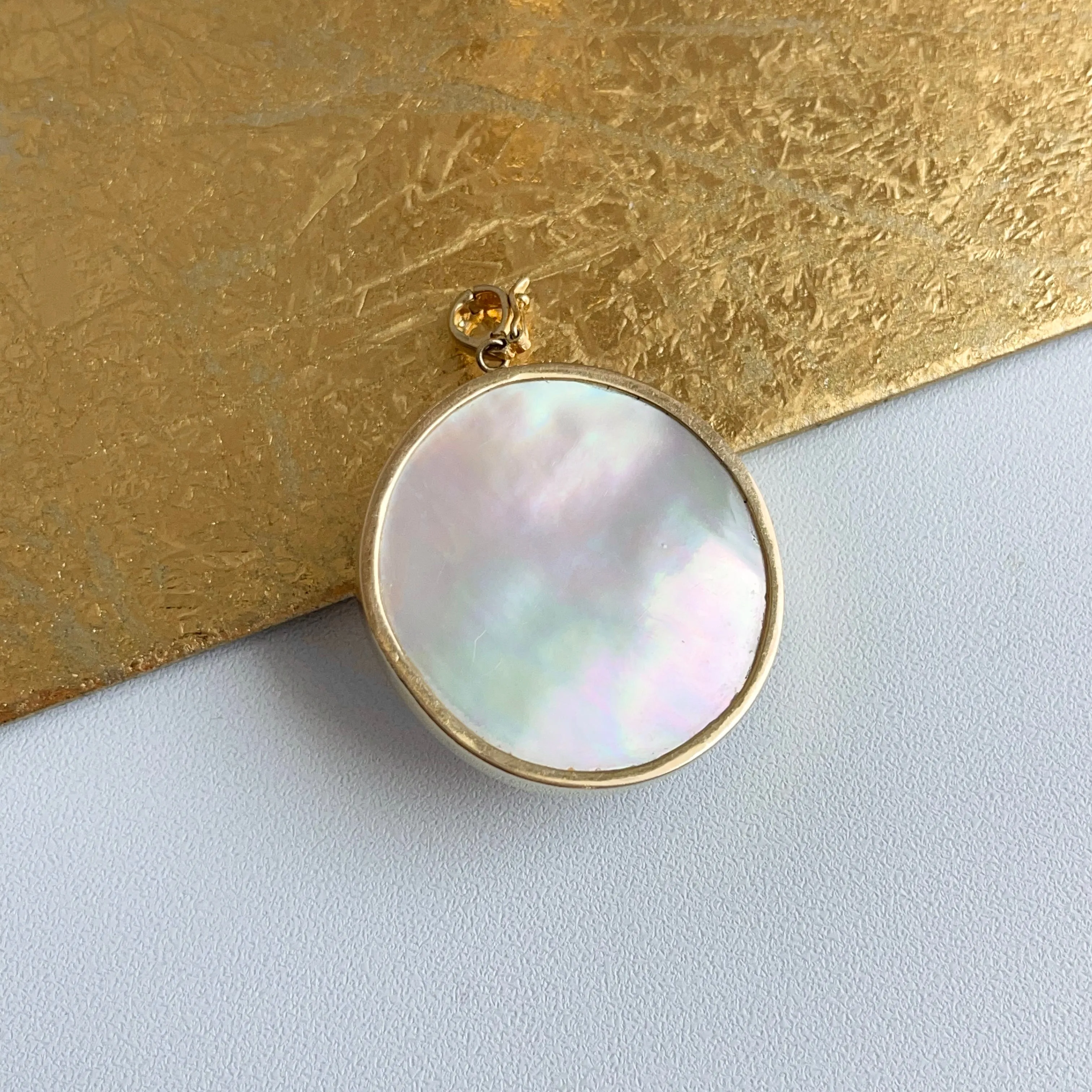 Estate 14KT Yellow Gold Genuine Mabe Blister Pearl Bezel Pendant