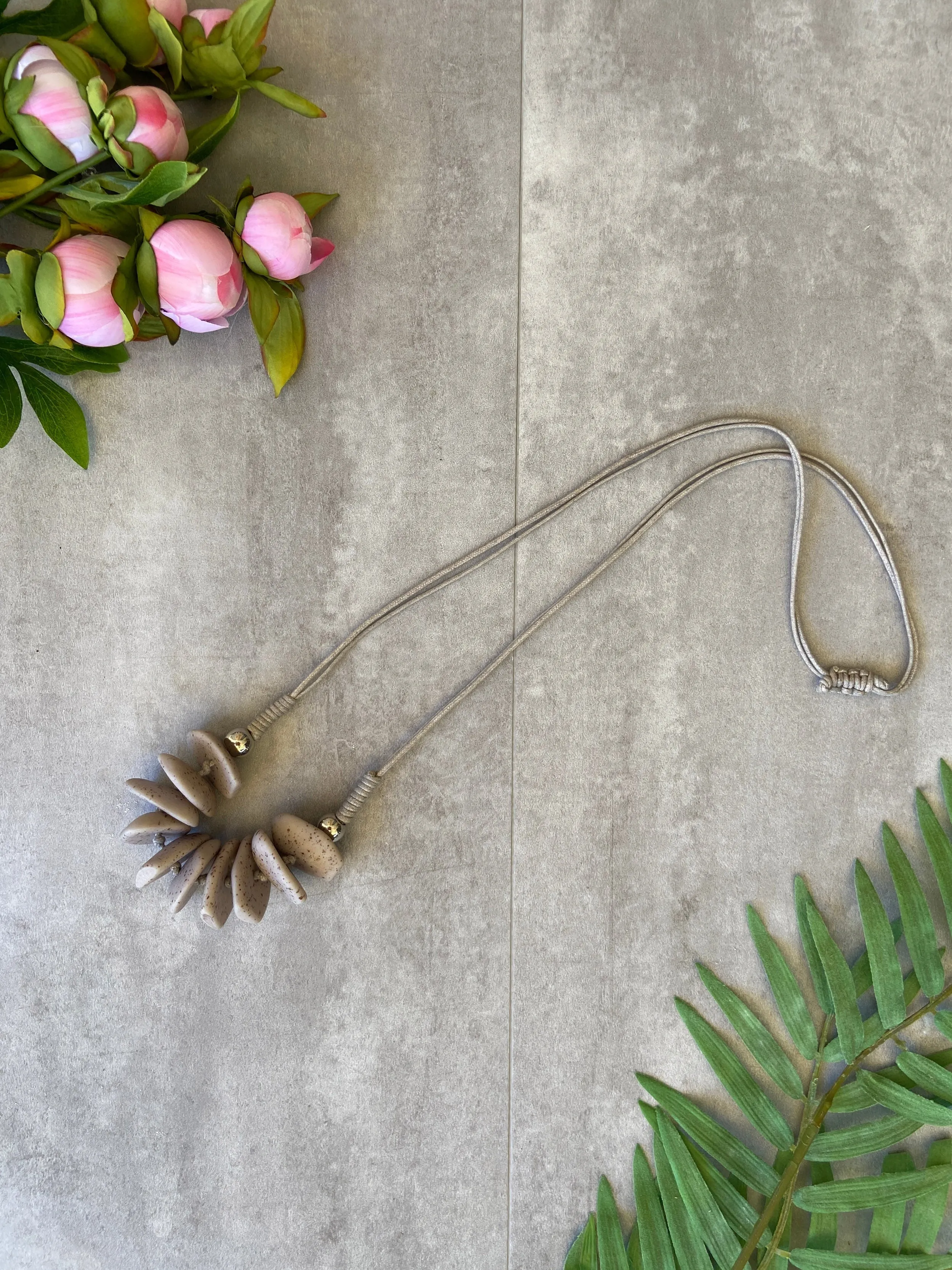 Megane Necklace in Latte