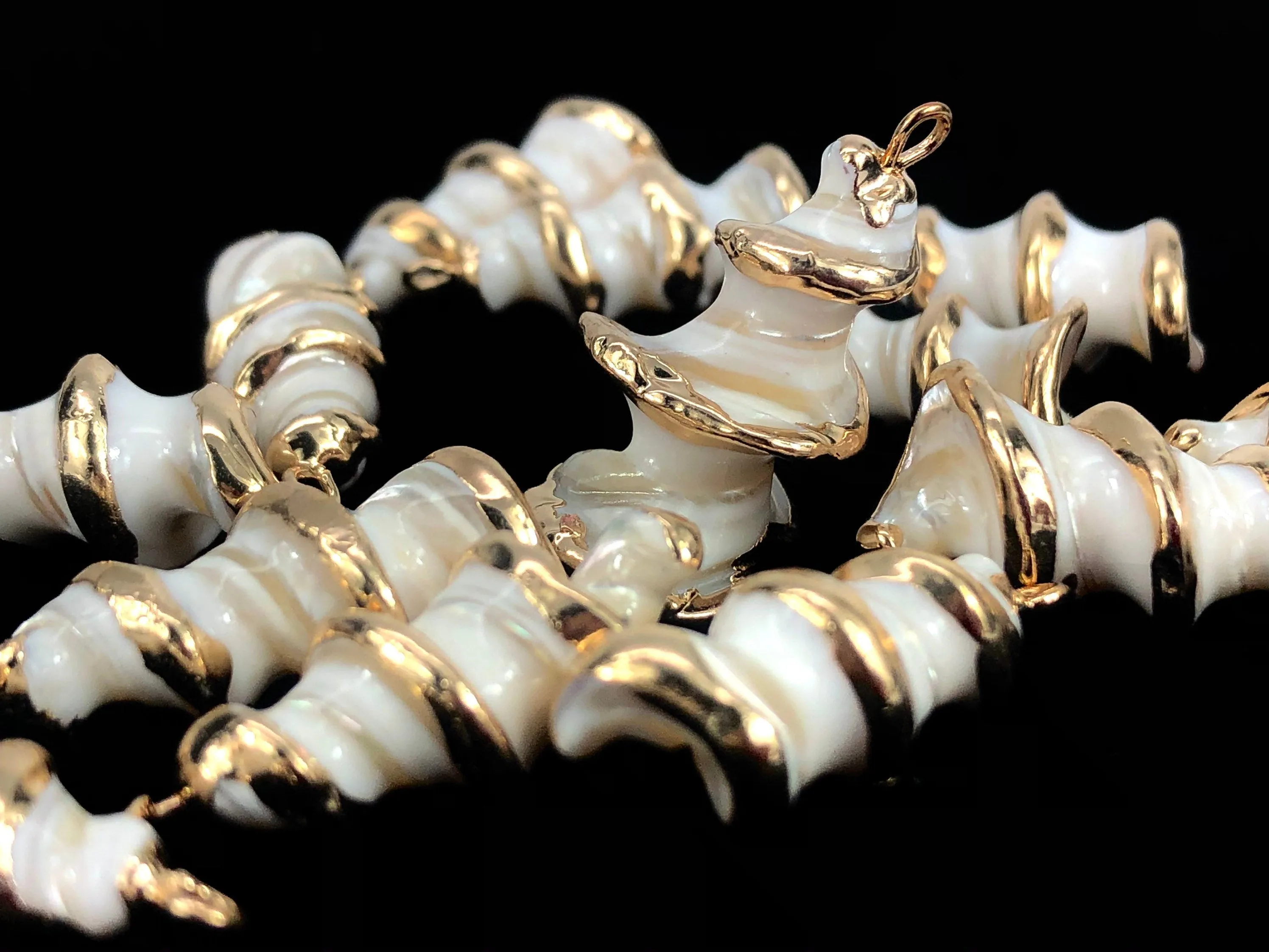 Mother Of Pearl W/Gold Plated On Zinc Alloy Sku#M310