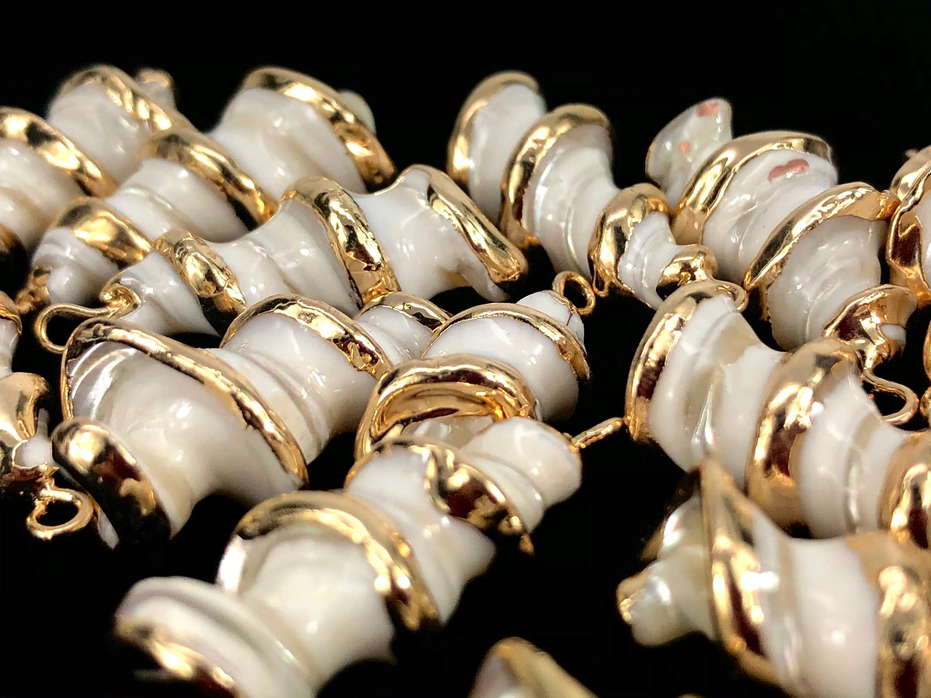 Mother Of Pearl W/Gold Plated On Zinc Alloy Sku#M310