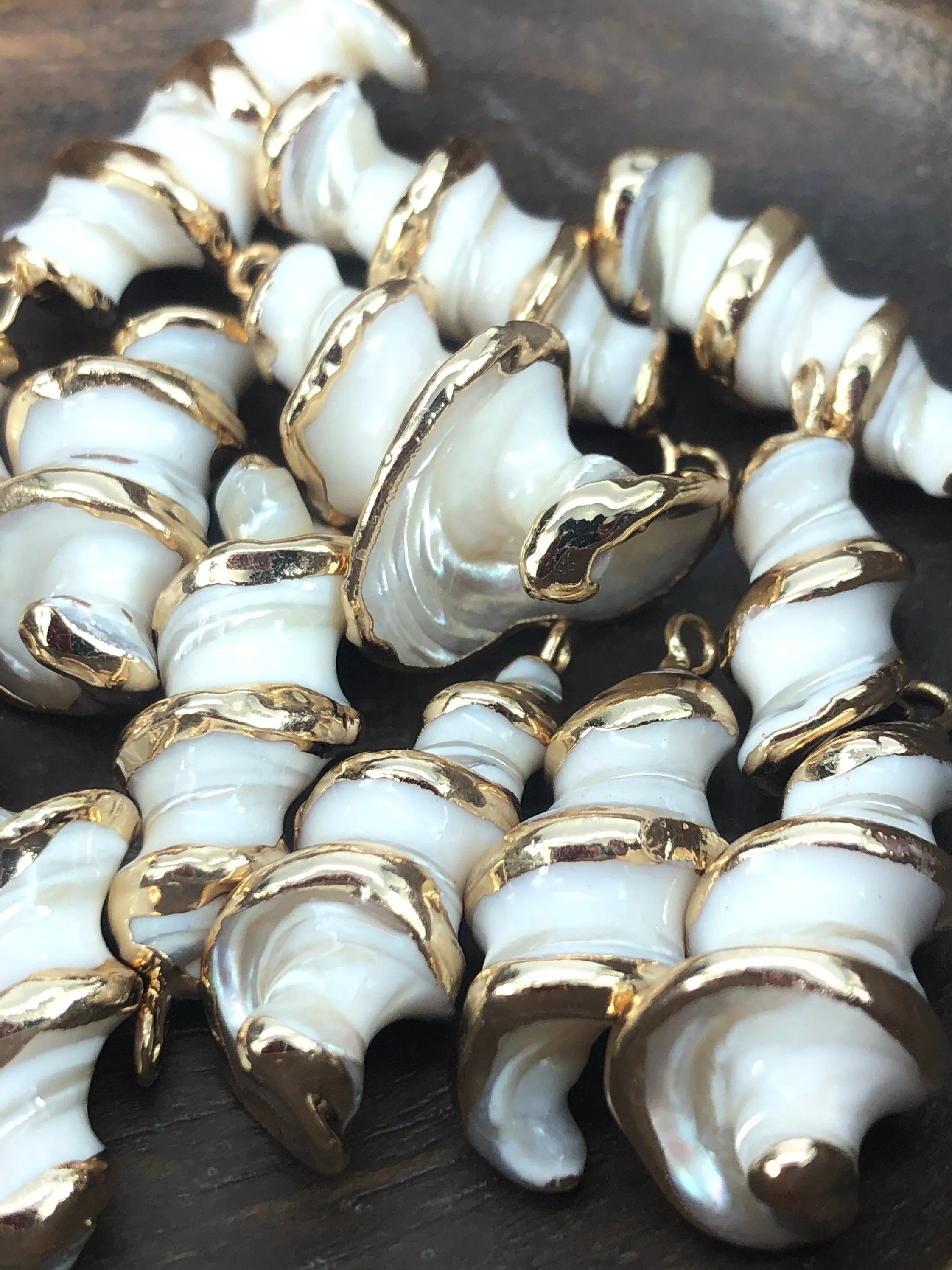 Mother Of Pearl W/Gold Plated On Zinc Alloy Sku#M310