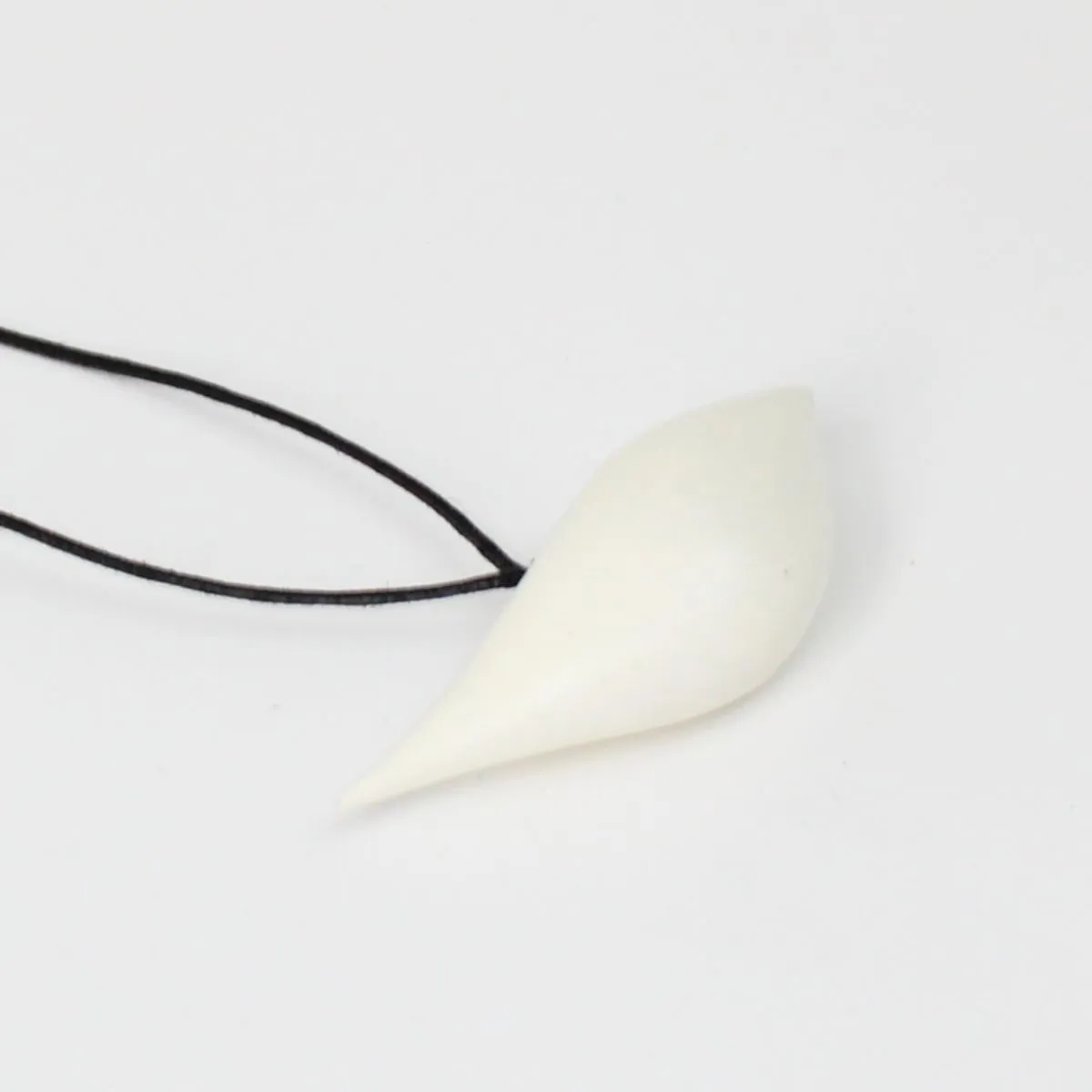 NECKLACE - WHITE ROBIN PENDANT