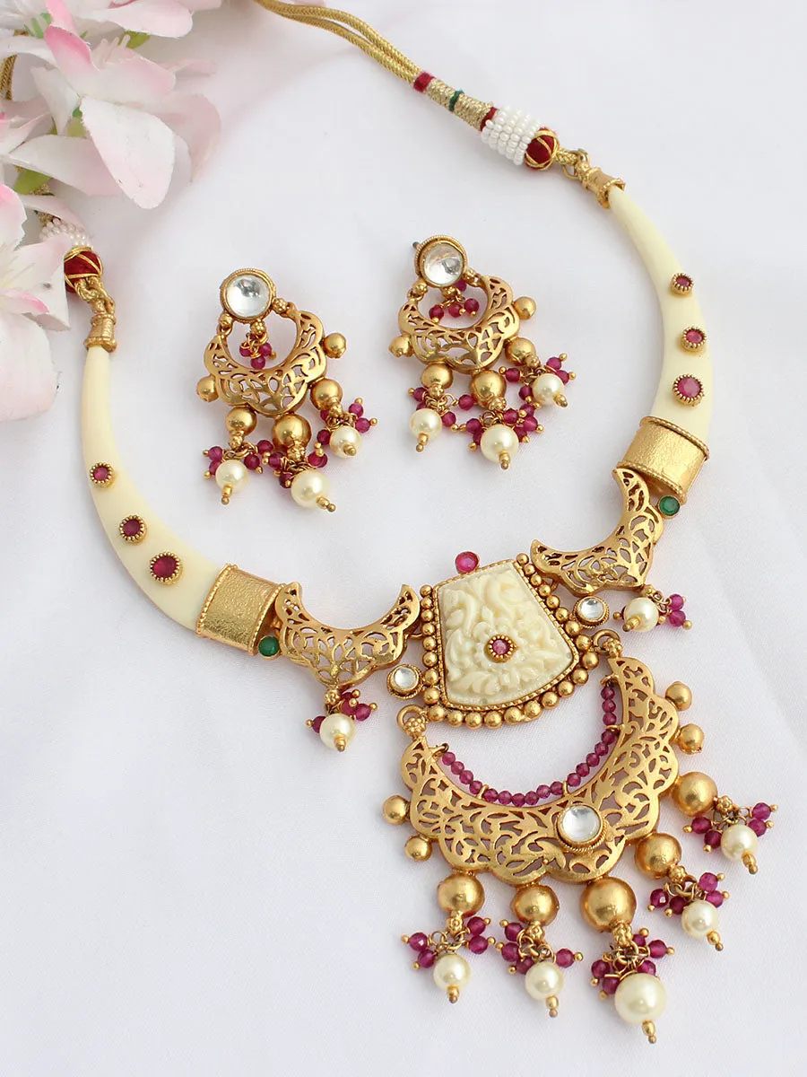 Niharika Necklace Set