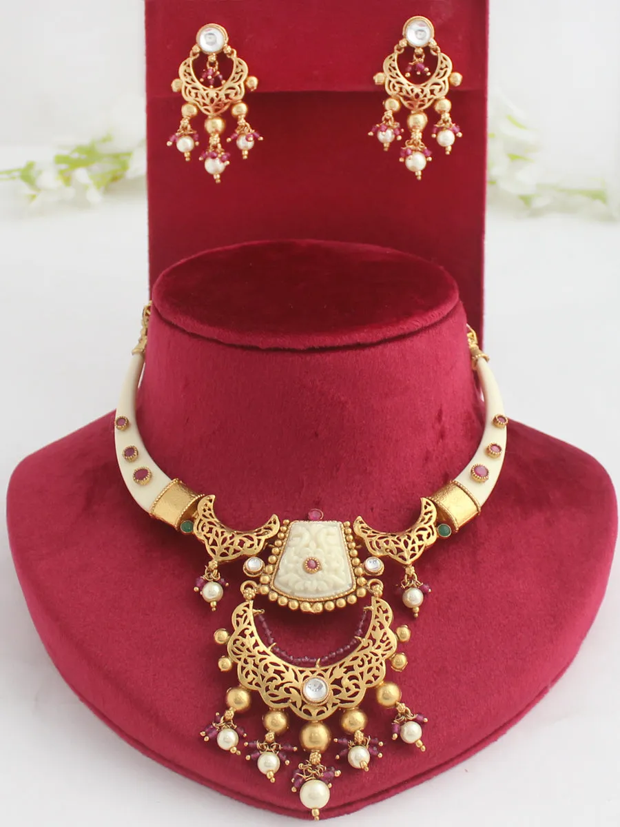 Niharika Necklace Set
