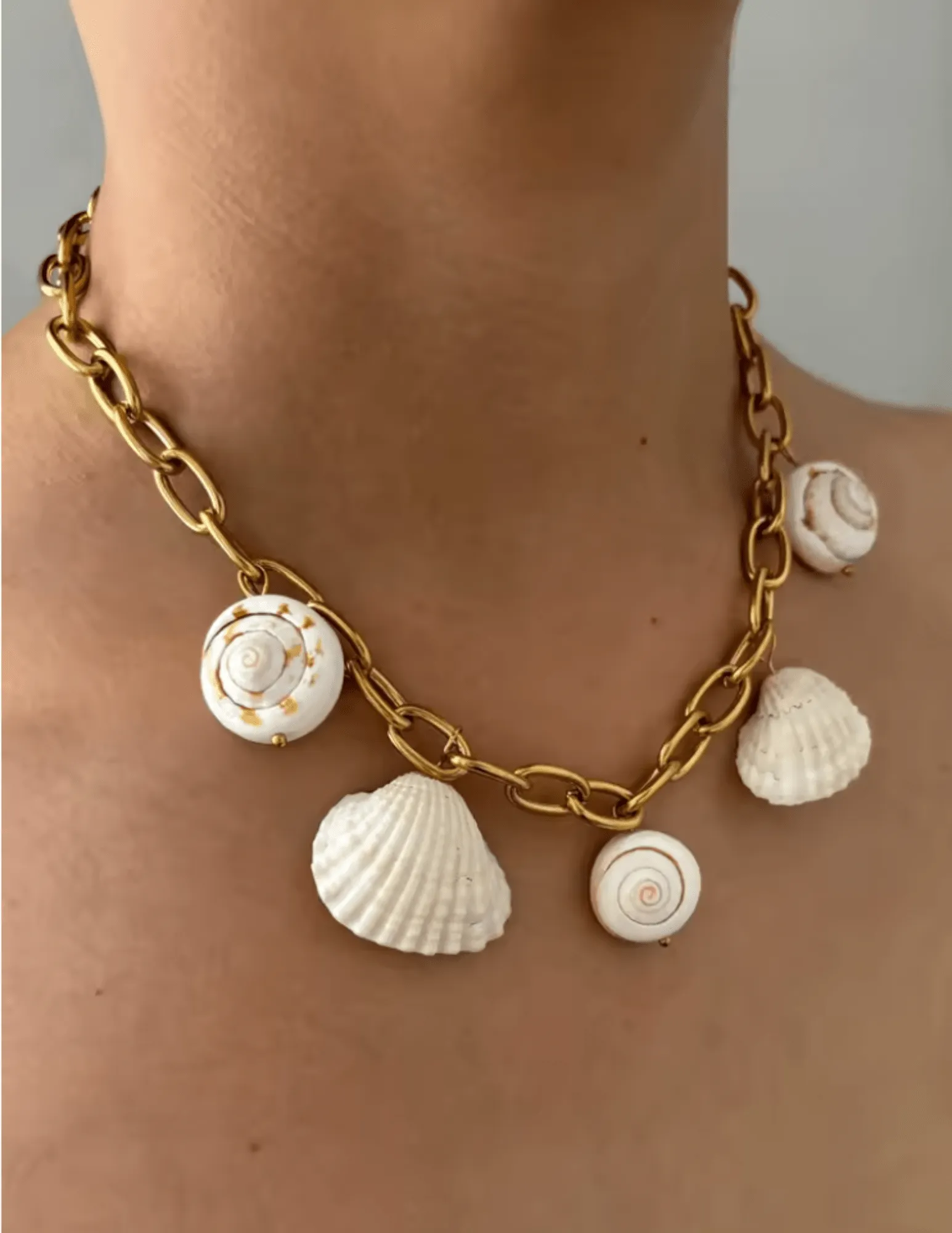 PRE-ORDER-St. Barths La Robe Paper Clip Shell Charm Necklace