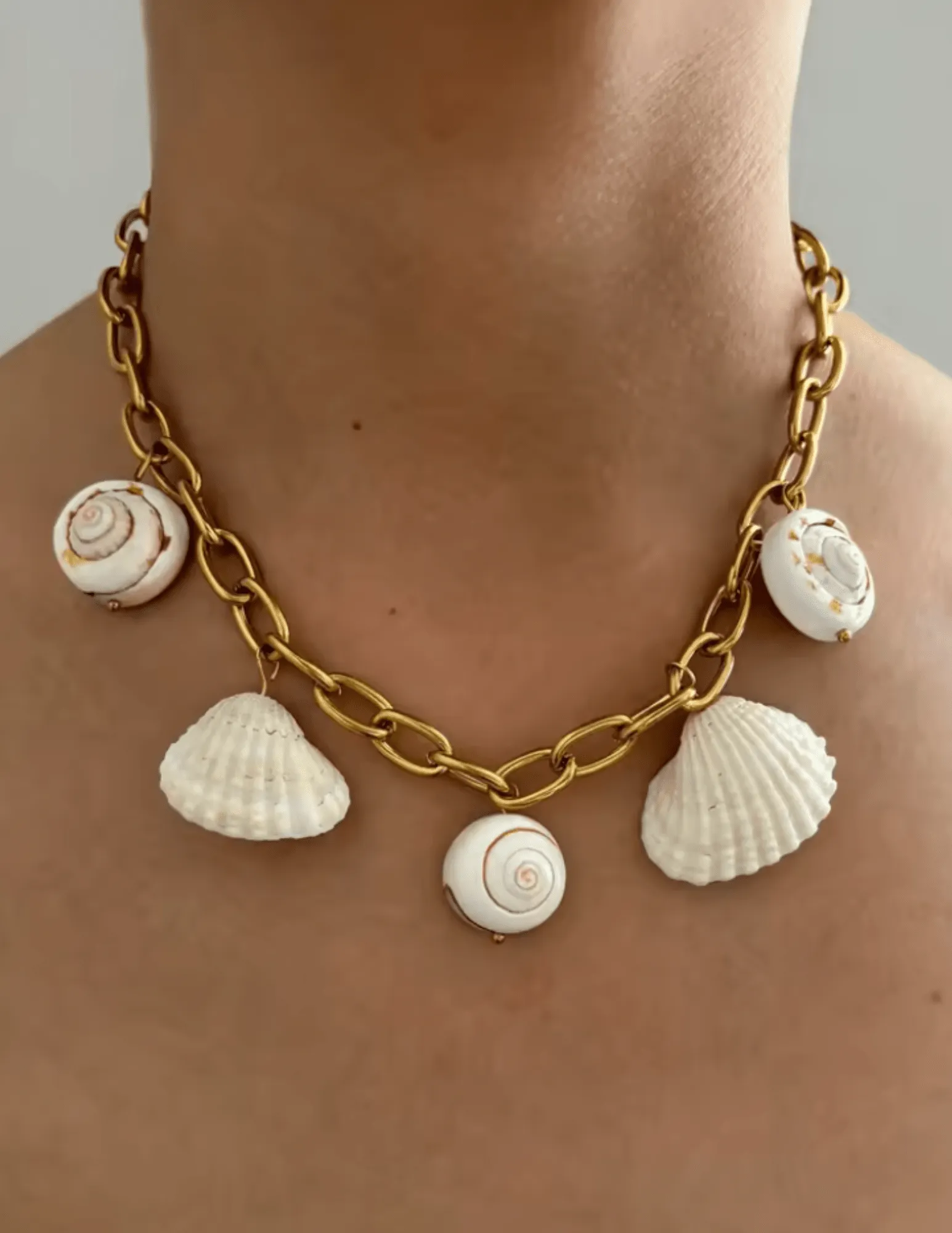 PRE-ORDER-St. Barths La Robe Paper Clip Shell Charm Necklace