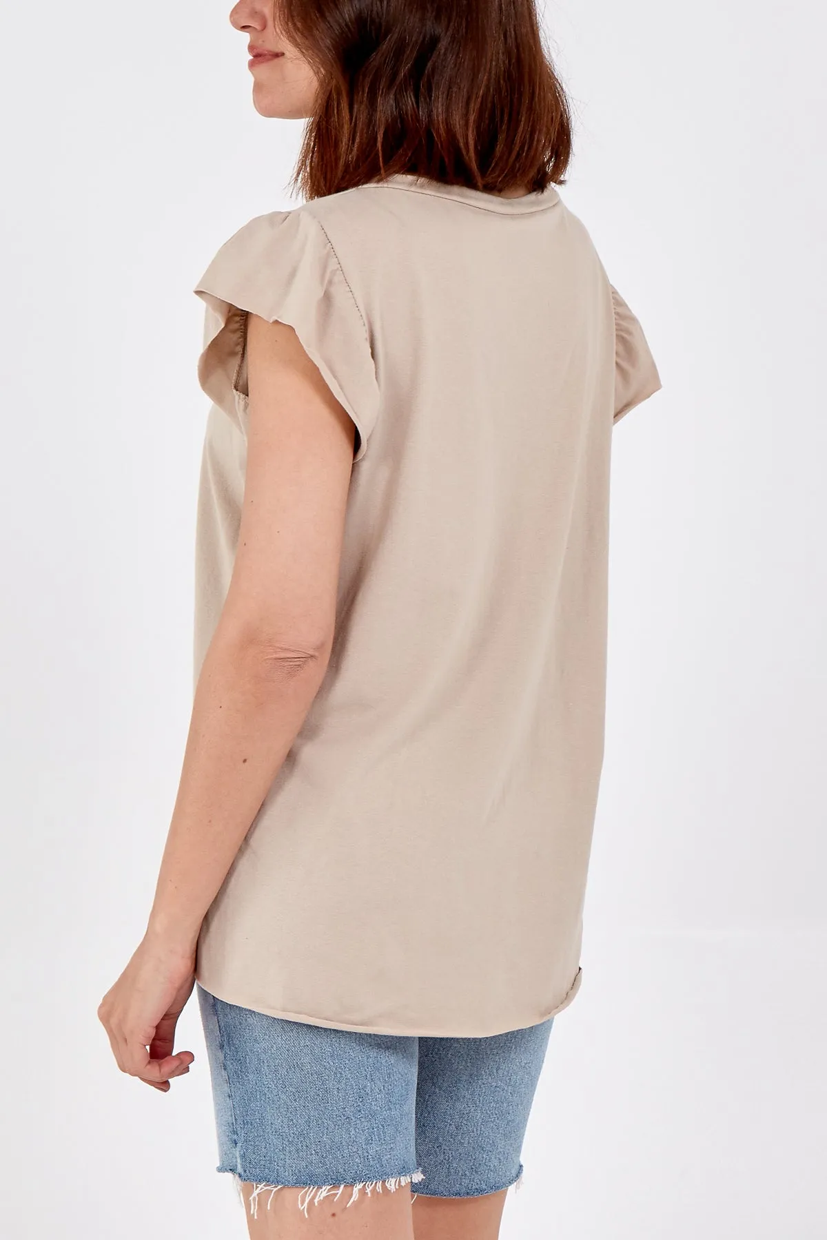 Scoop Neck Frill Sleeve Top With Necklace