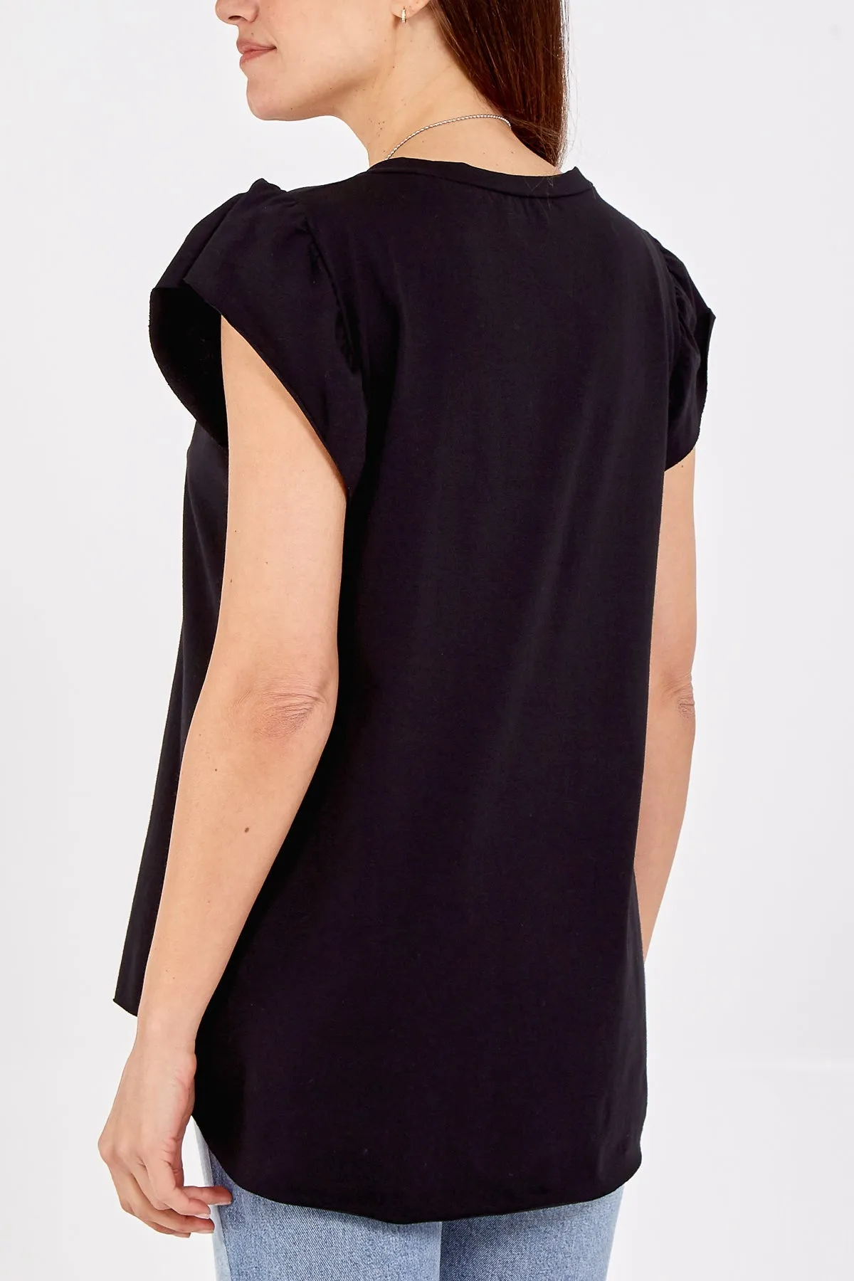 Scoop Neck Frill Sleeve Top With Necklace