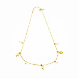 Seashell necklace - 3 seashells - 4 stones - Gold