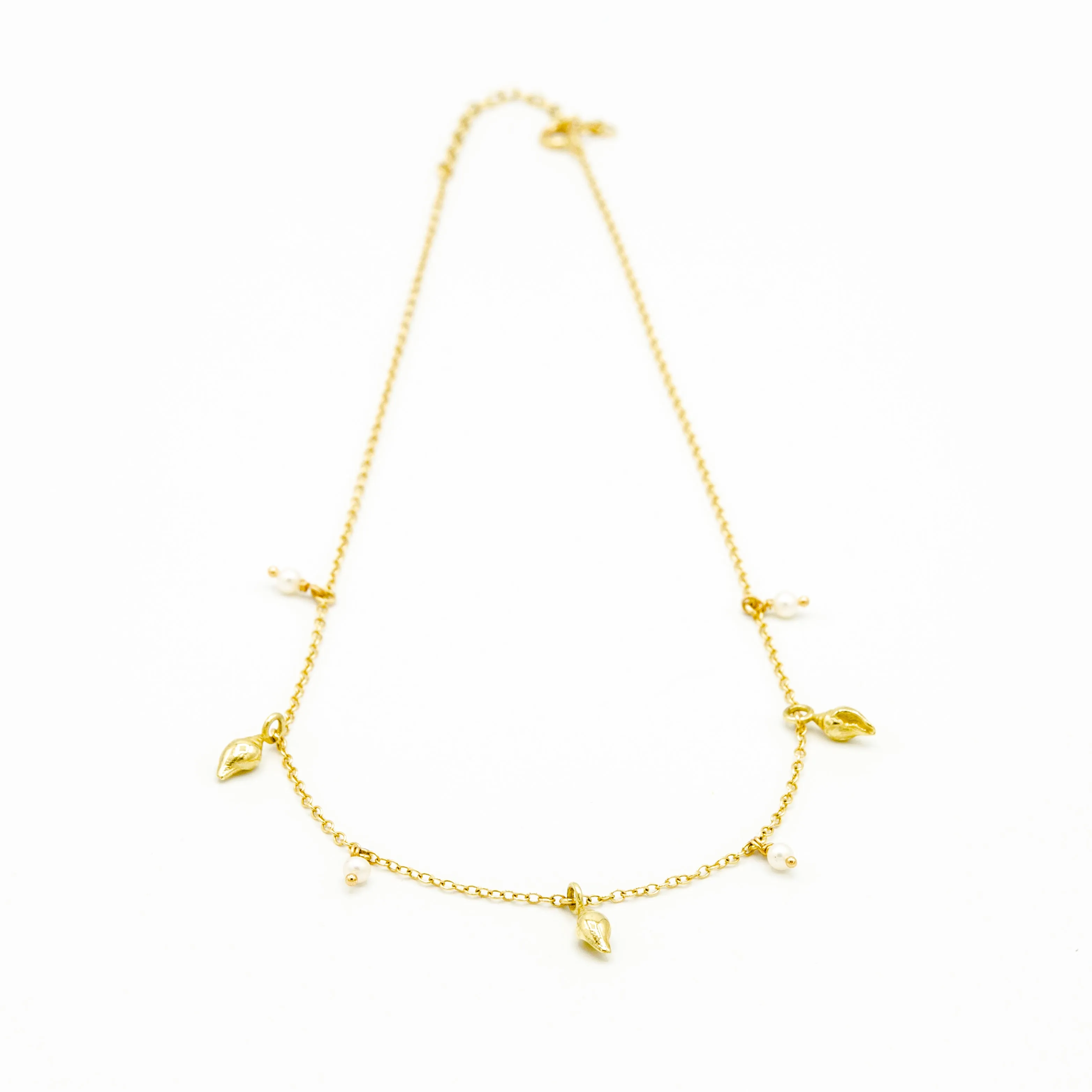 Seashell necklace - 3 seashells - 4 stones - Gold