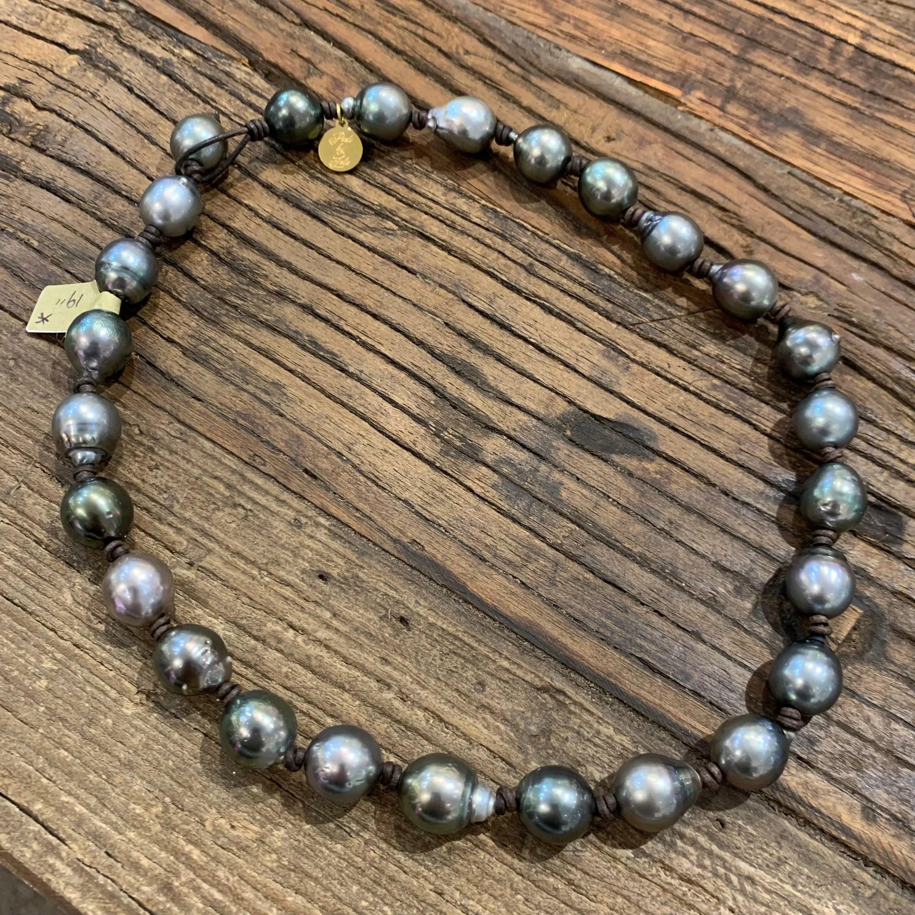 Tahitian Pearls w/ Leather Knots Choker | 19"