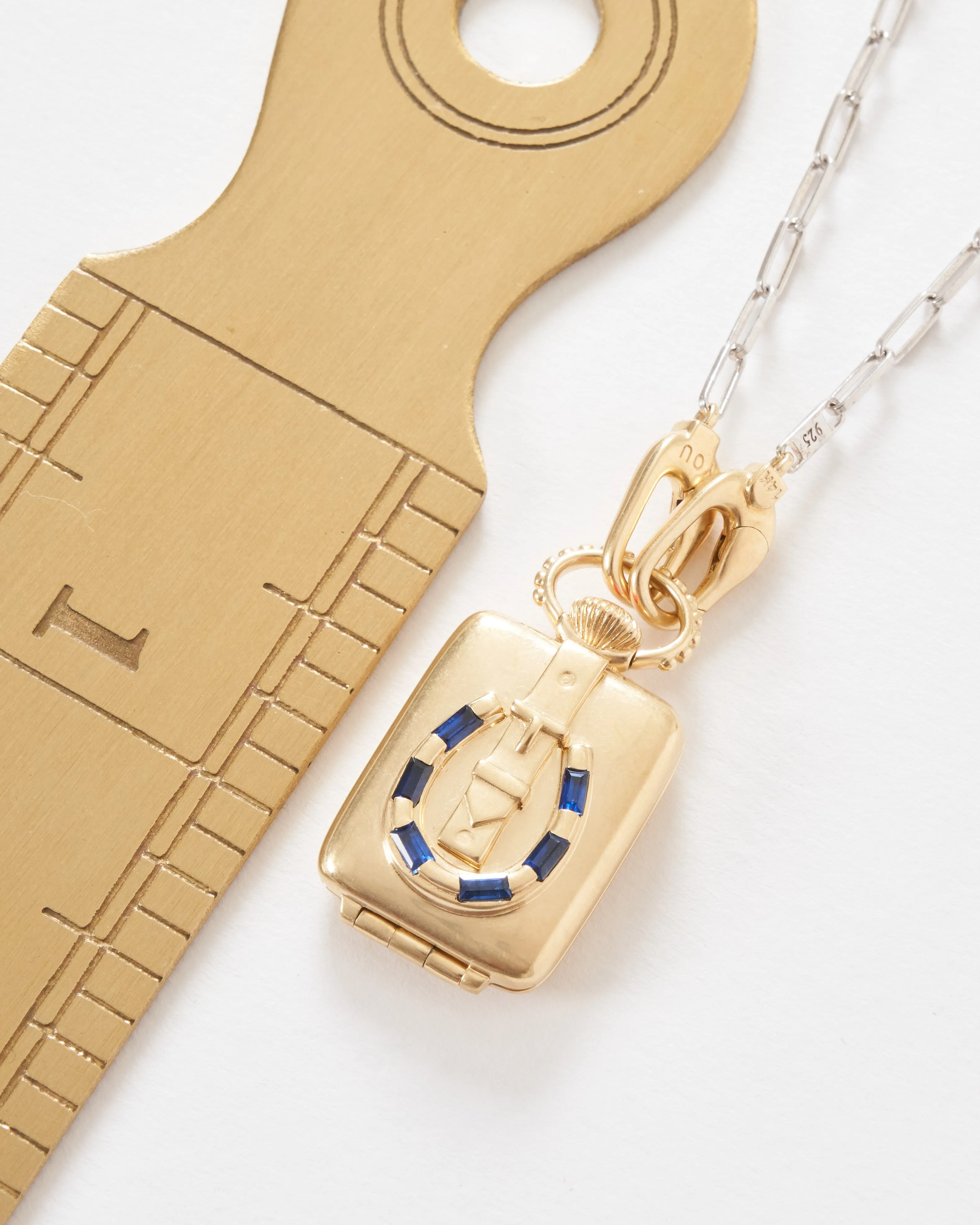 the ace vault w/ silver paperclip chain