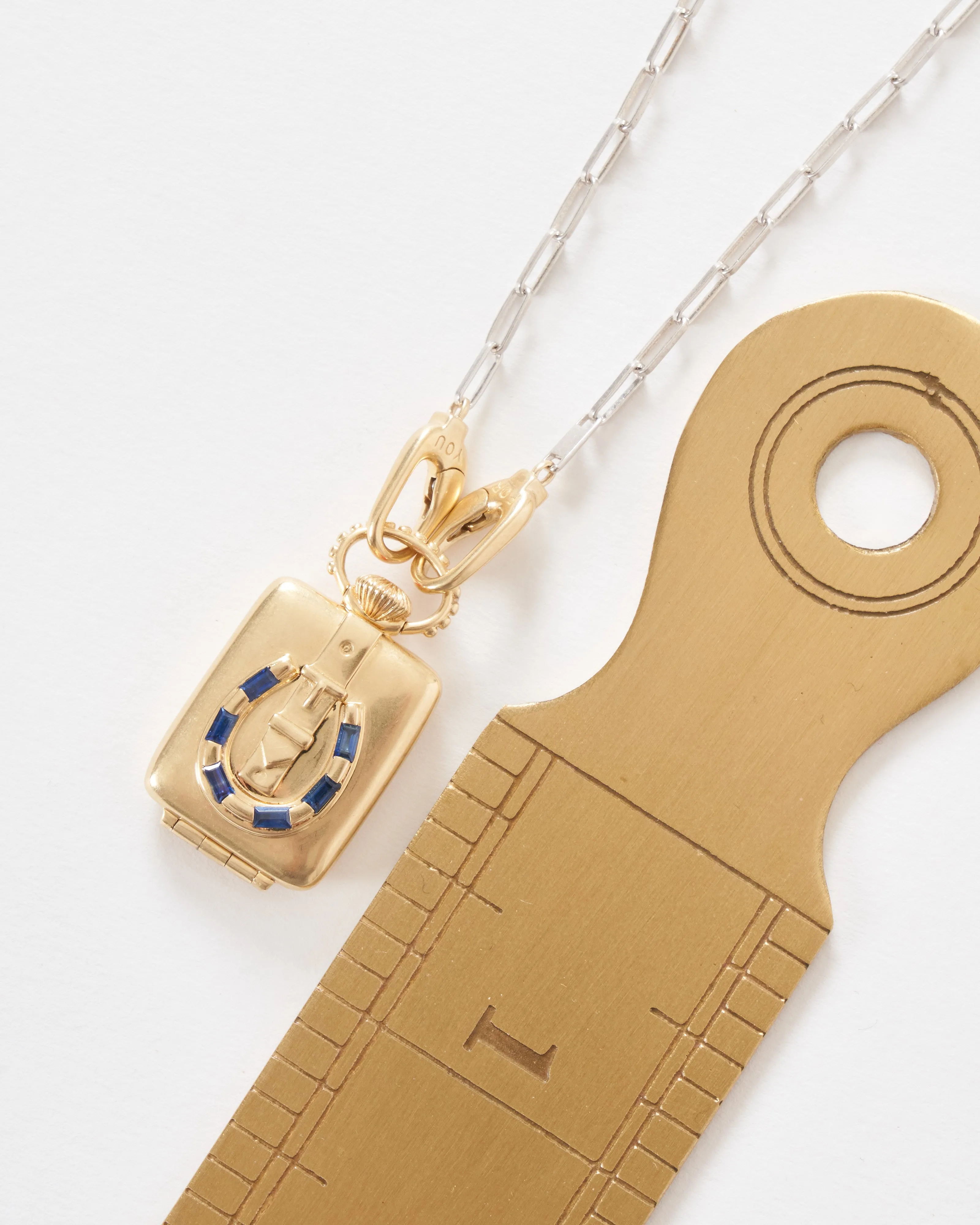 the ace vault w/ silver paperclip chain