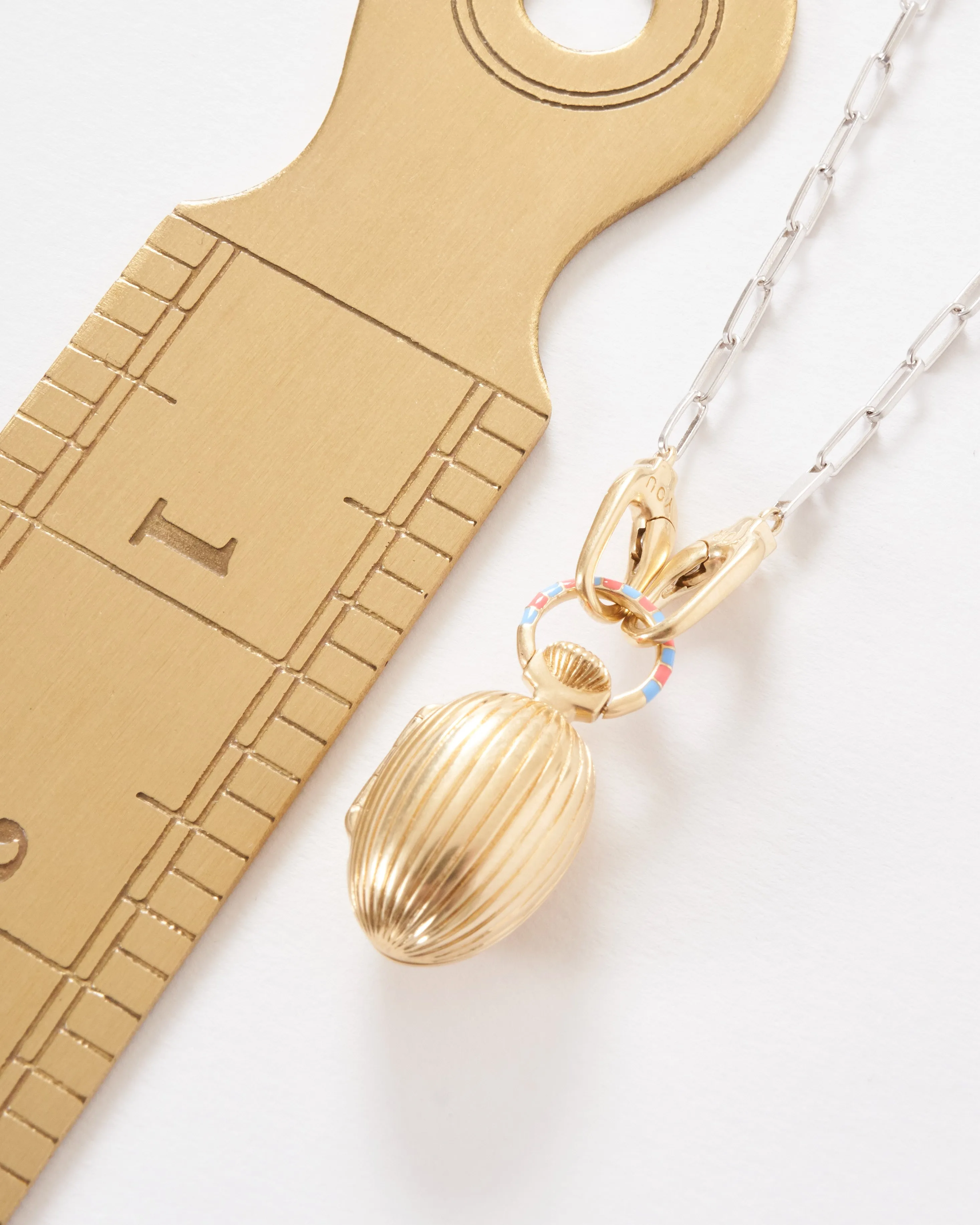 the good vault w/ silver paperclip chain