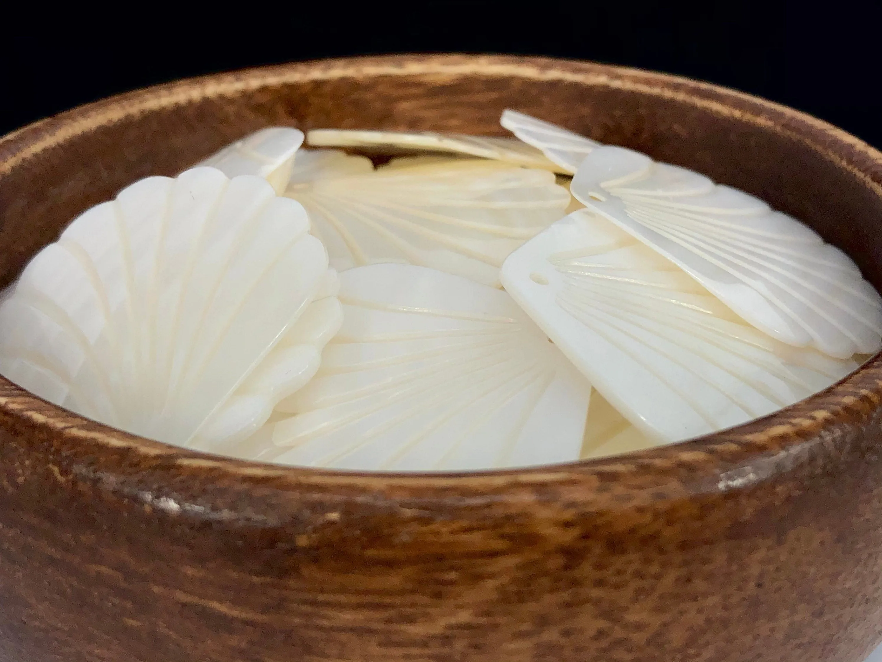 White South Sea Mother Of Pearl Clam Shell Sku#M208
