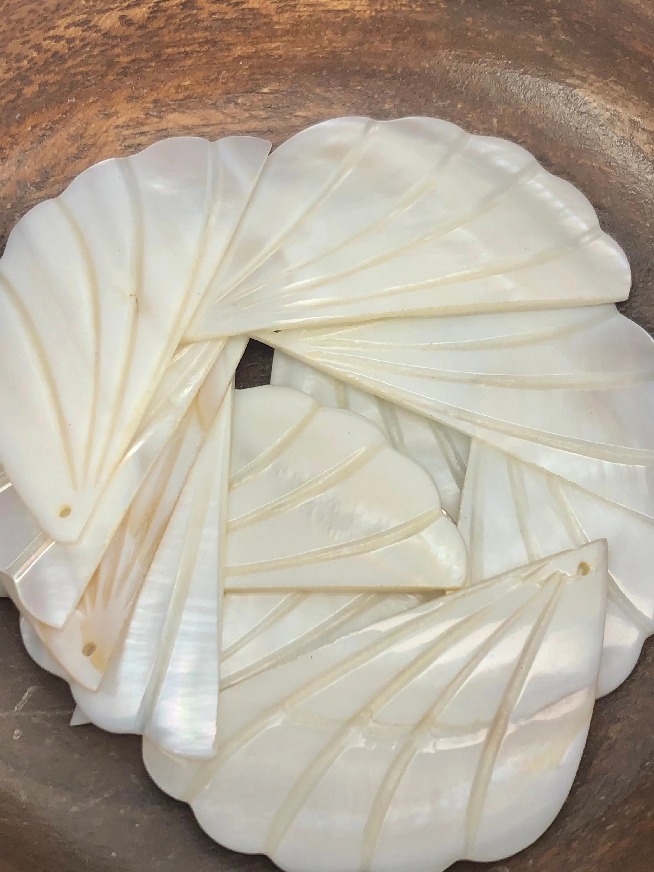 White South Sea Mother Of Pearl Half Shell Sku#M290