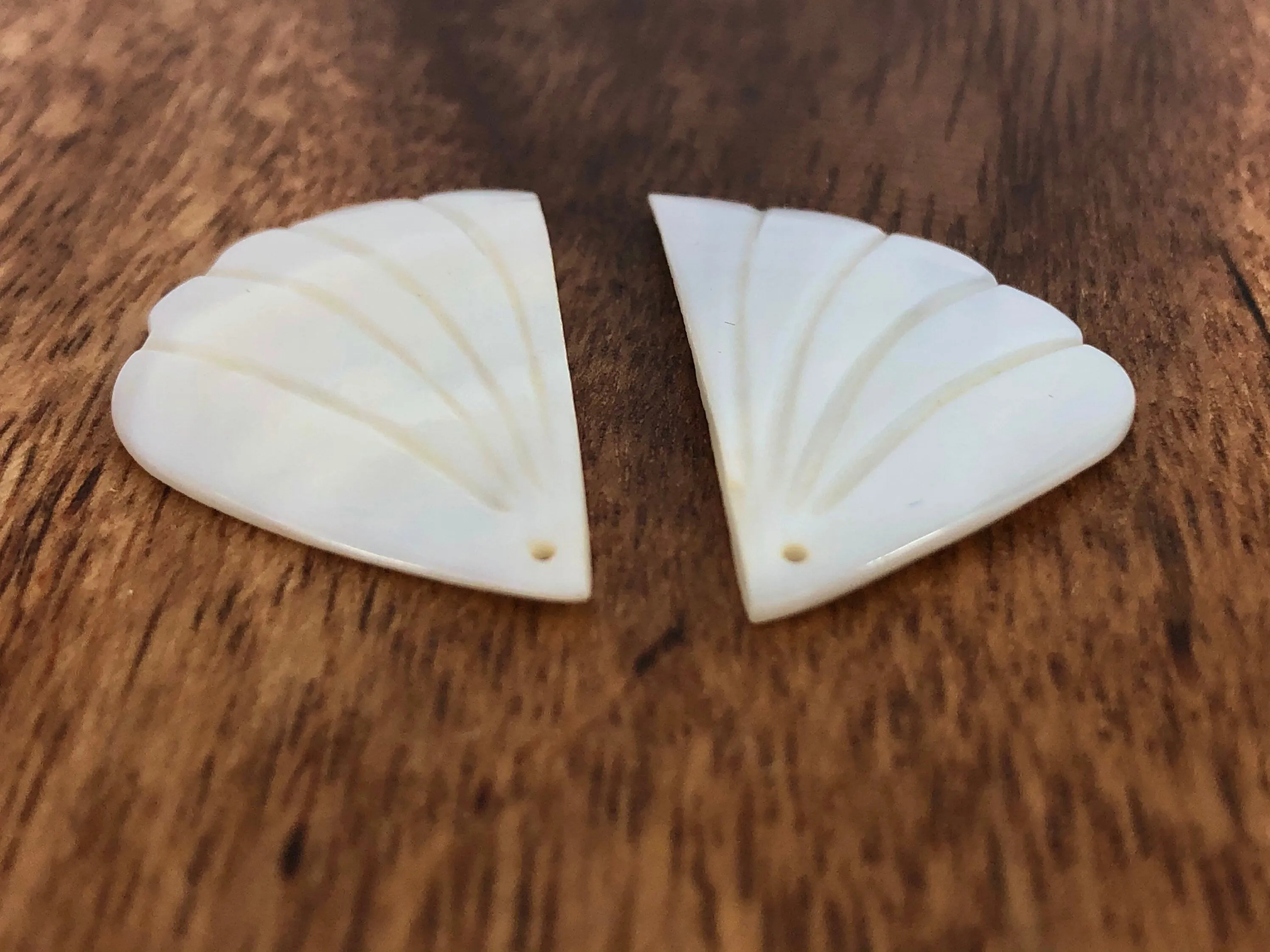 White South Sea Mother Of Pearl Half Shell Sku#M290