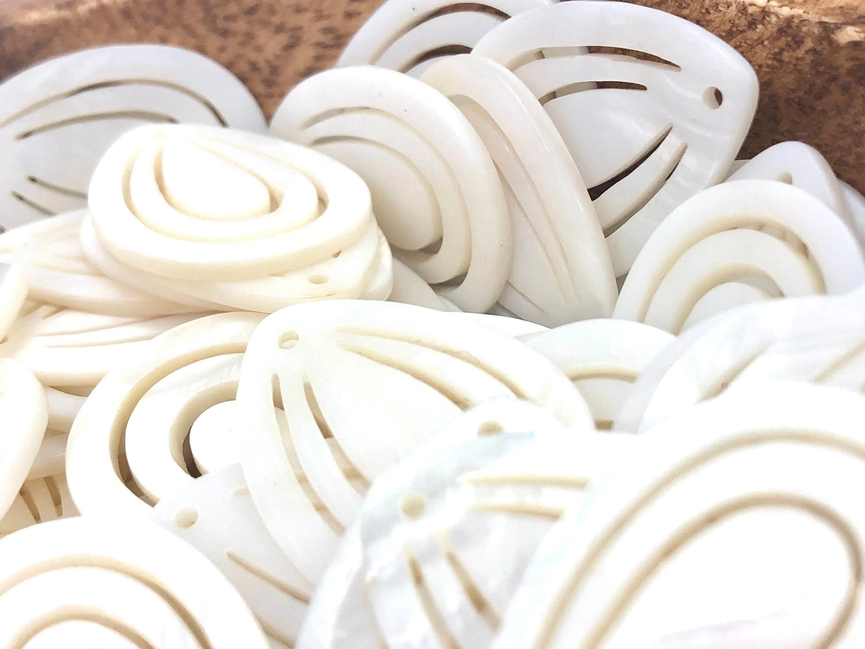 White South Sea Mother Of Pearl Shell Beads Sku#M633
